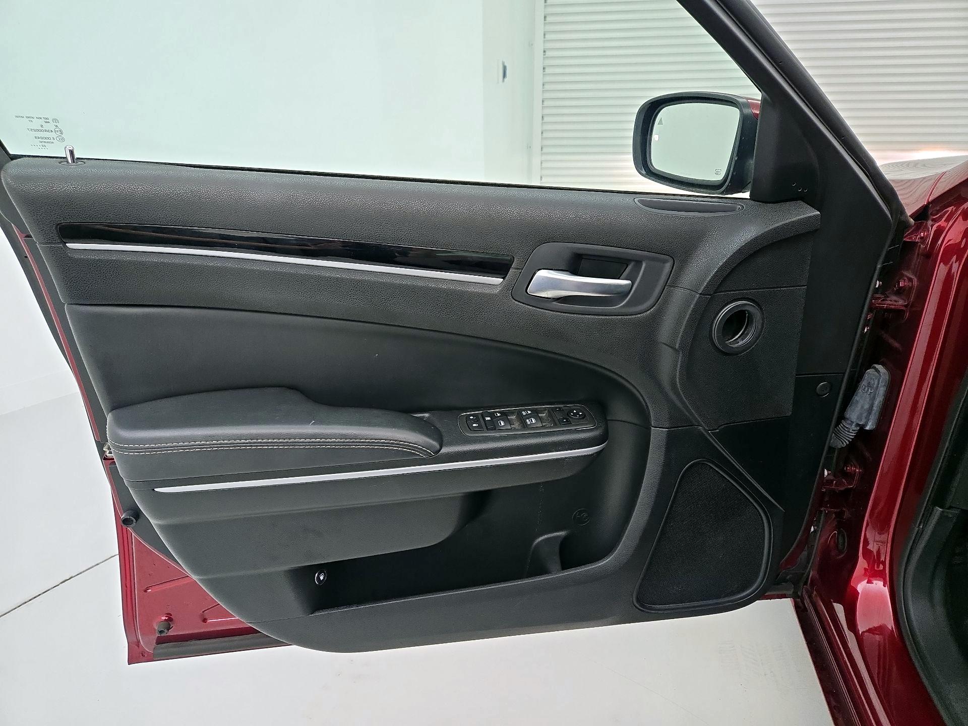 Thumbnail: 2022 Chrysler 300 - 12