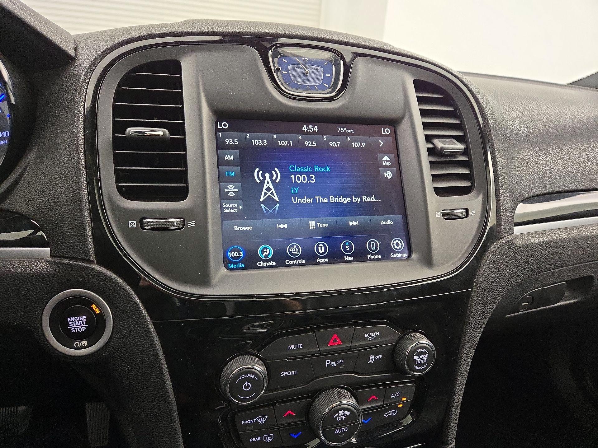 Thumbnail: 2022 Chrysler 300 - 16