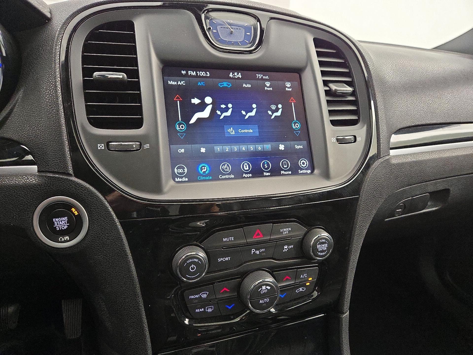 Thumbnail: 2022 Chrysler 300 - 17