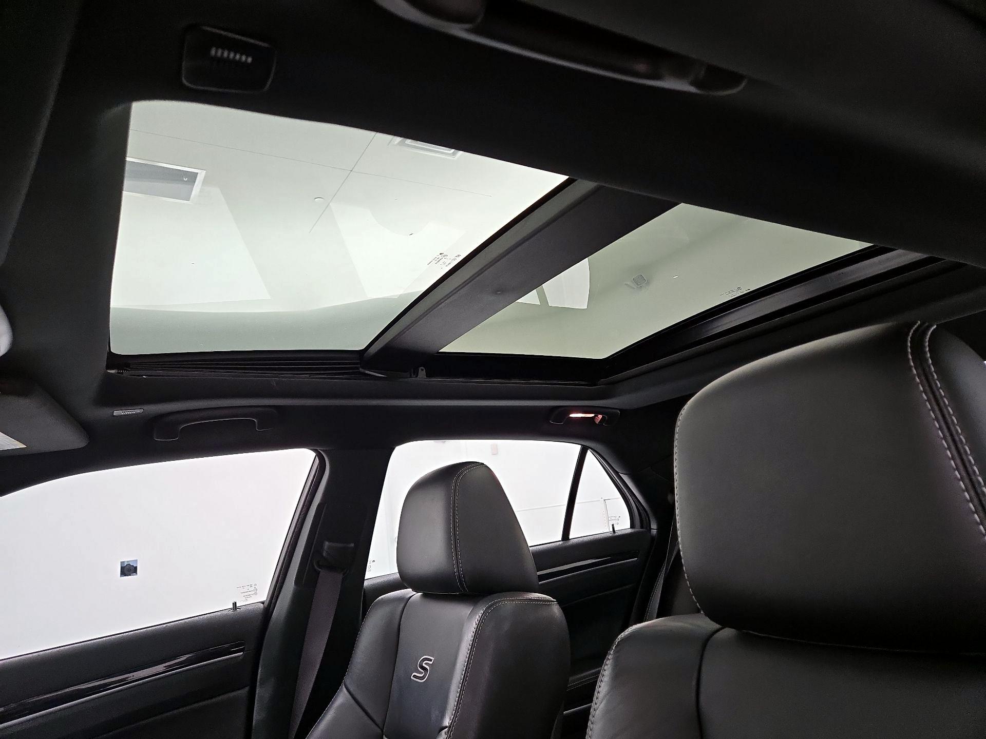 Thumbnail: 2022 Chrysler 300 - 20