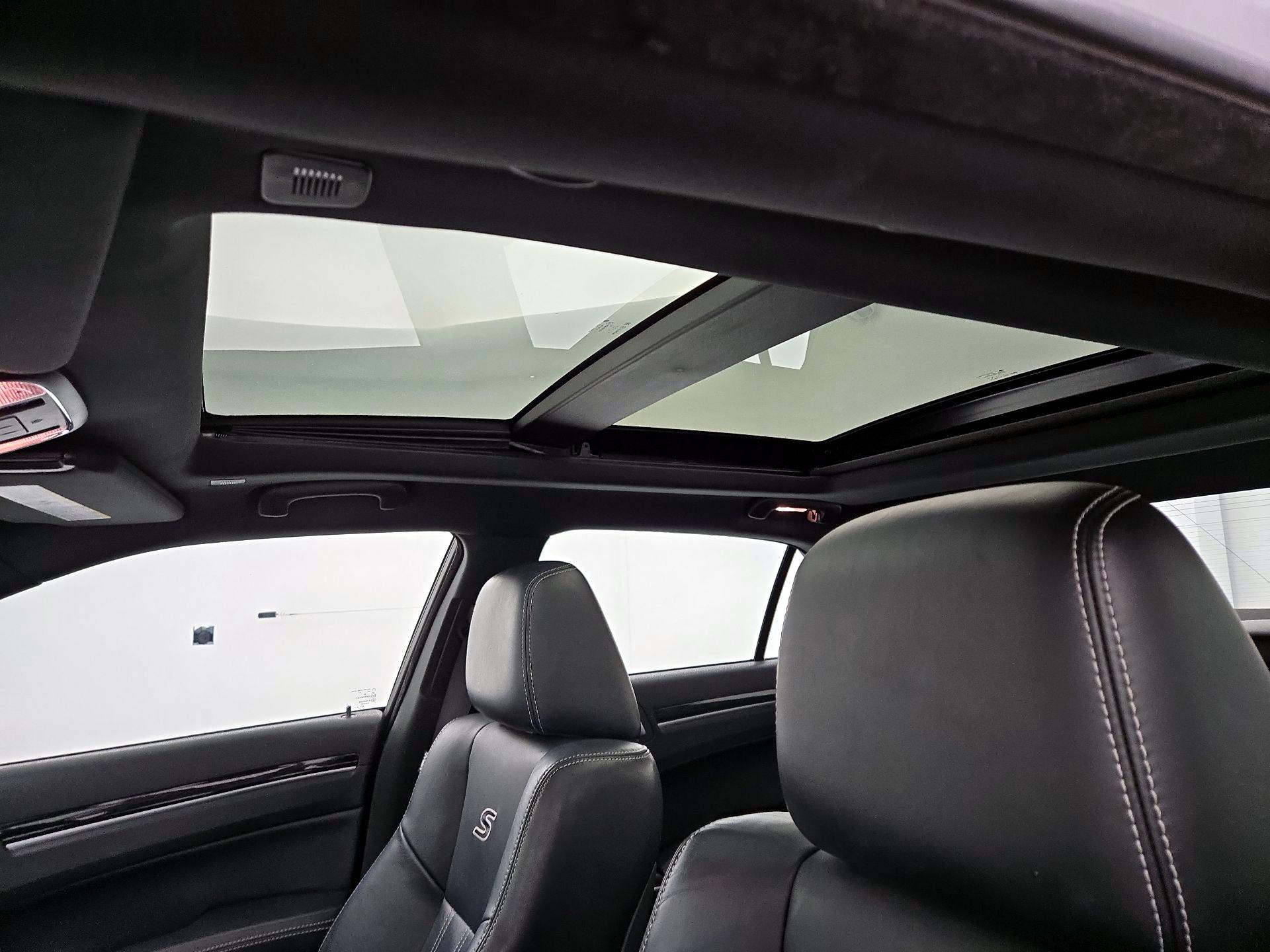 Thumbnail: 2022 Chrysler 300 - 20