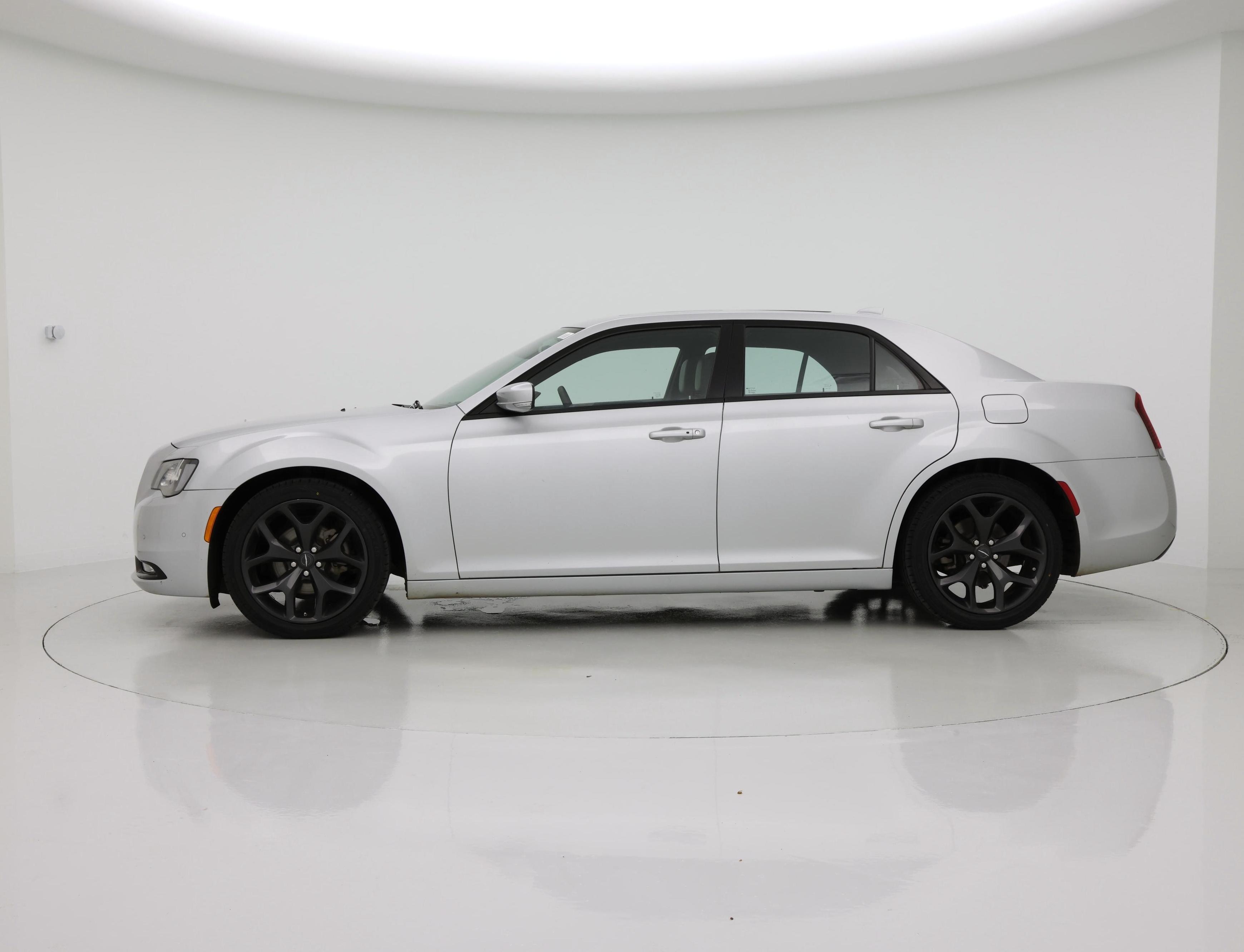 Thumbnail: 2022 Chrysler 300 - 3