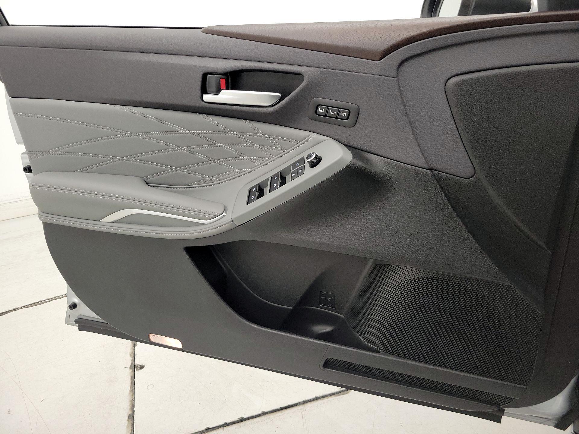 Thumbnail: 2019 Toyota Avalon - 12