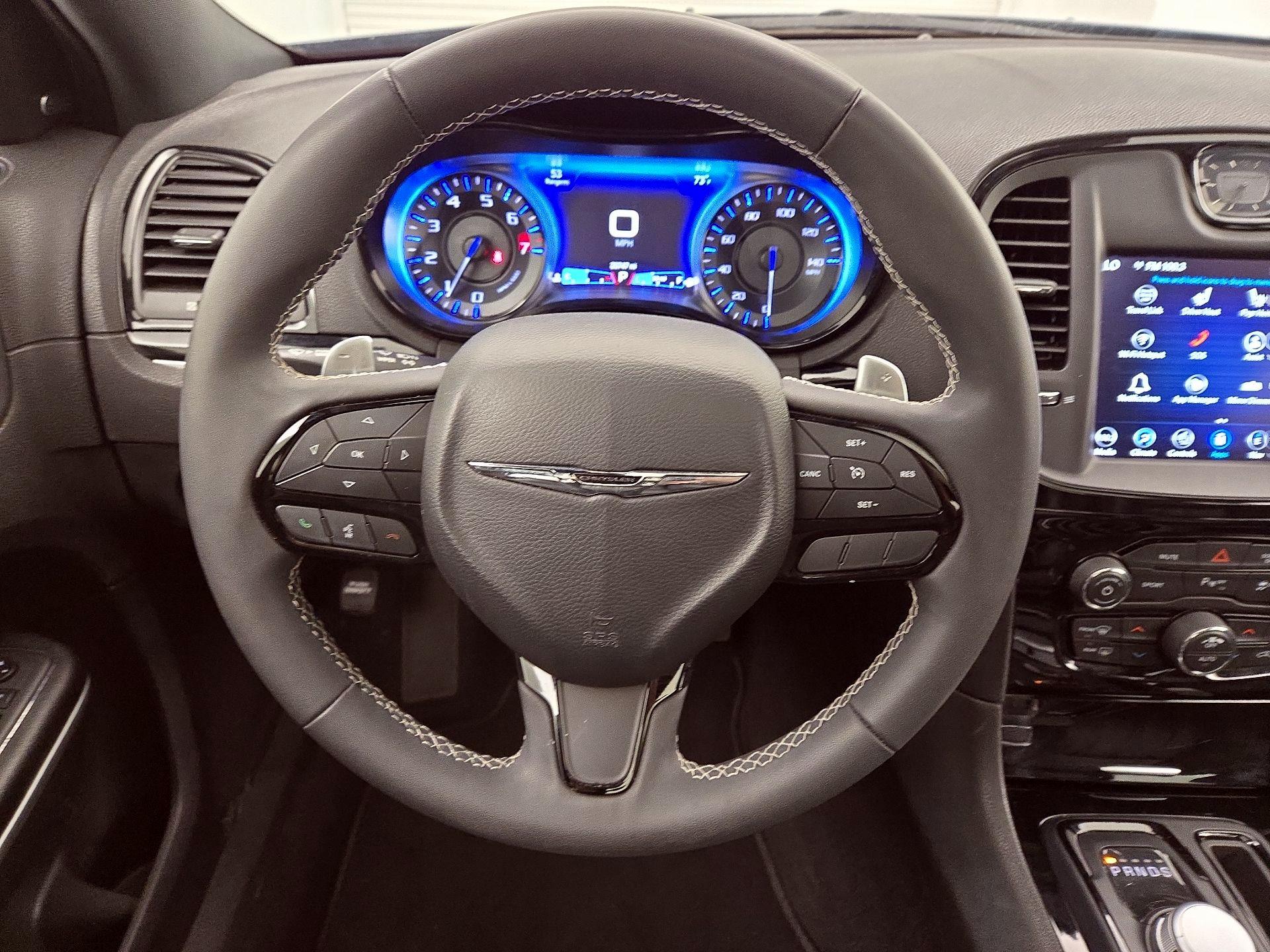 Thumbnail: 2022 Chrysler 300 - 10