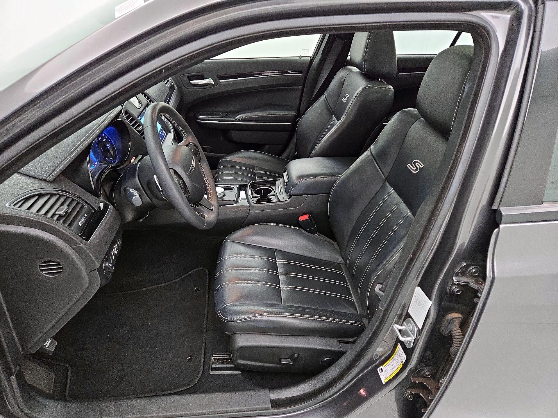 Thumbnail: 2022 Chrysler 300 - 11