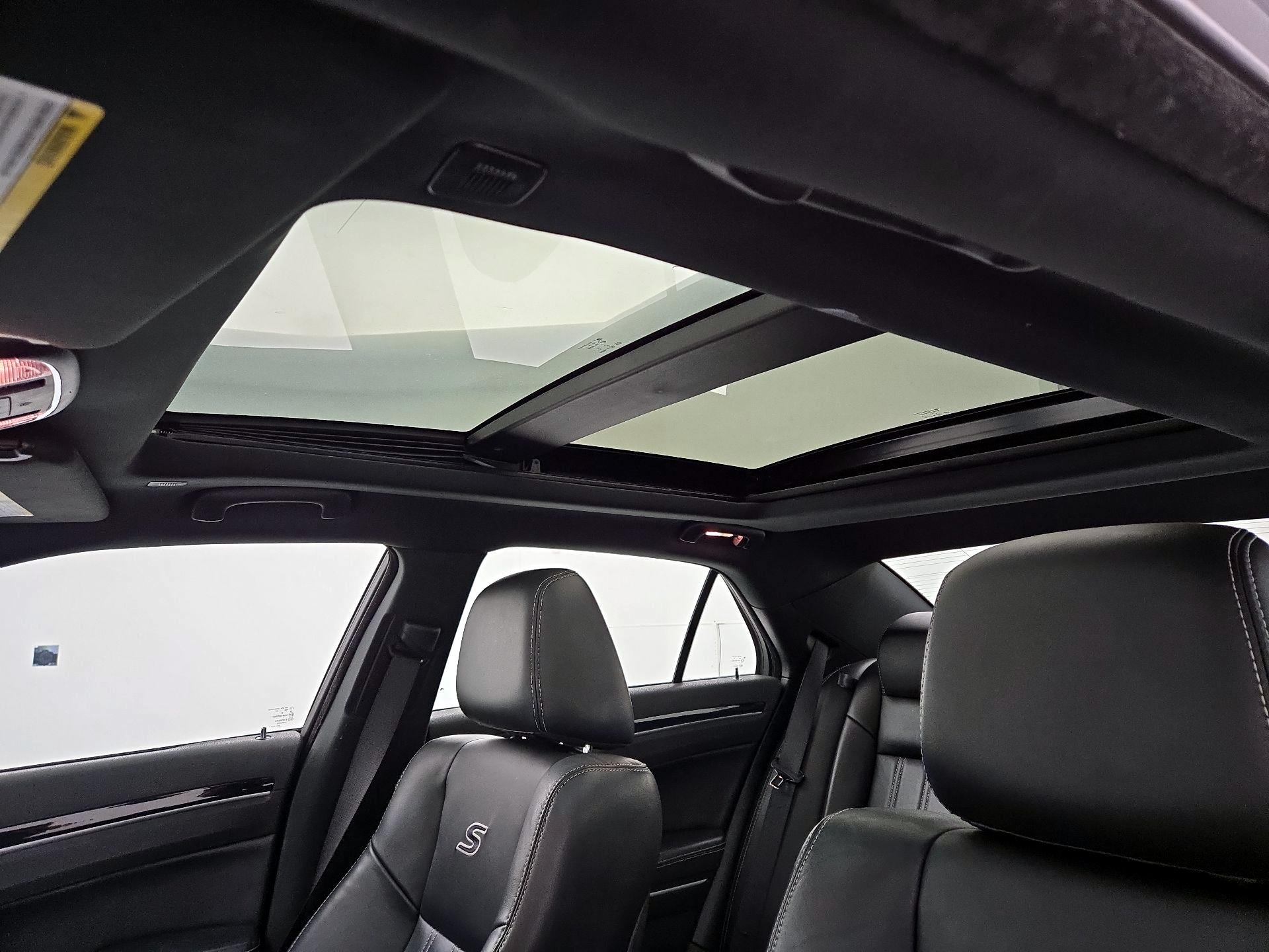 Thumbnail: 2022 Chrysler 300 - 20