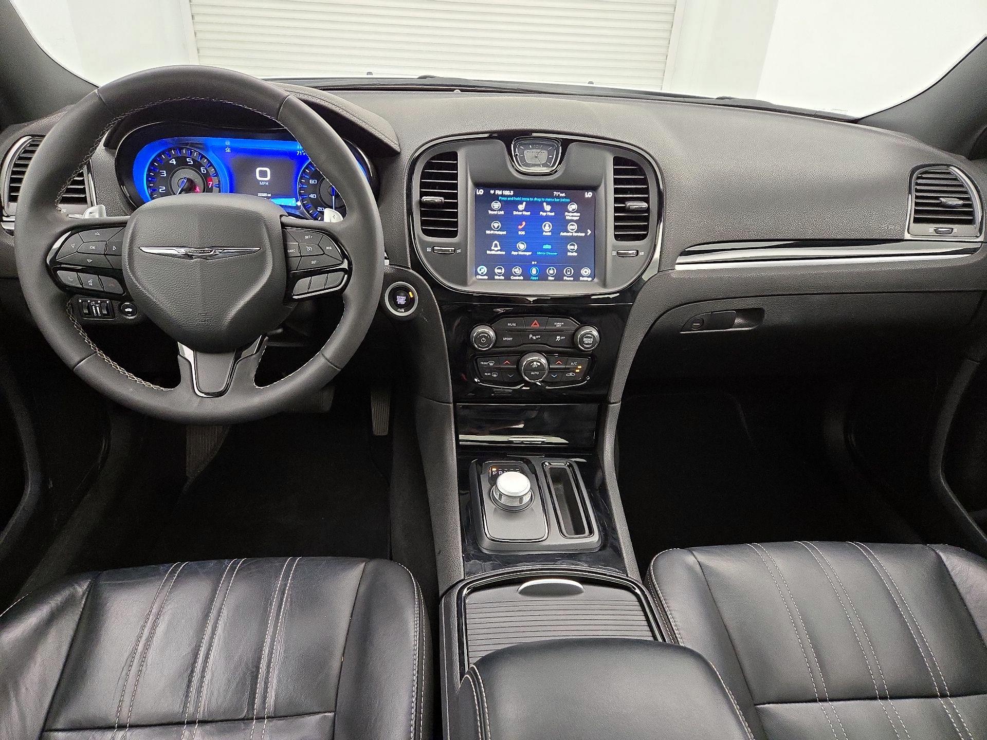 Thumbnail: 2022 Chrysler 300 - 9