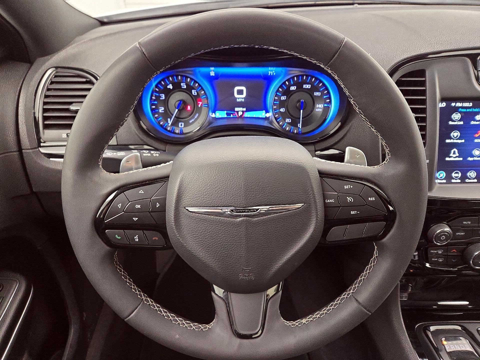 Thumbnail: 2022 Chrysler 300 - 10