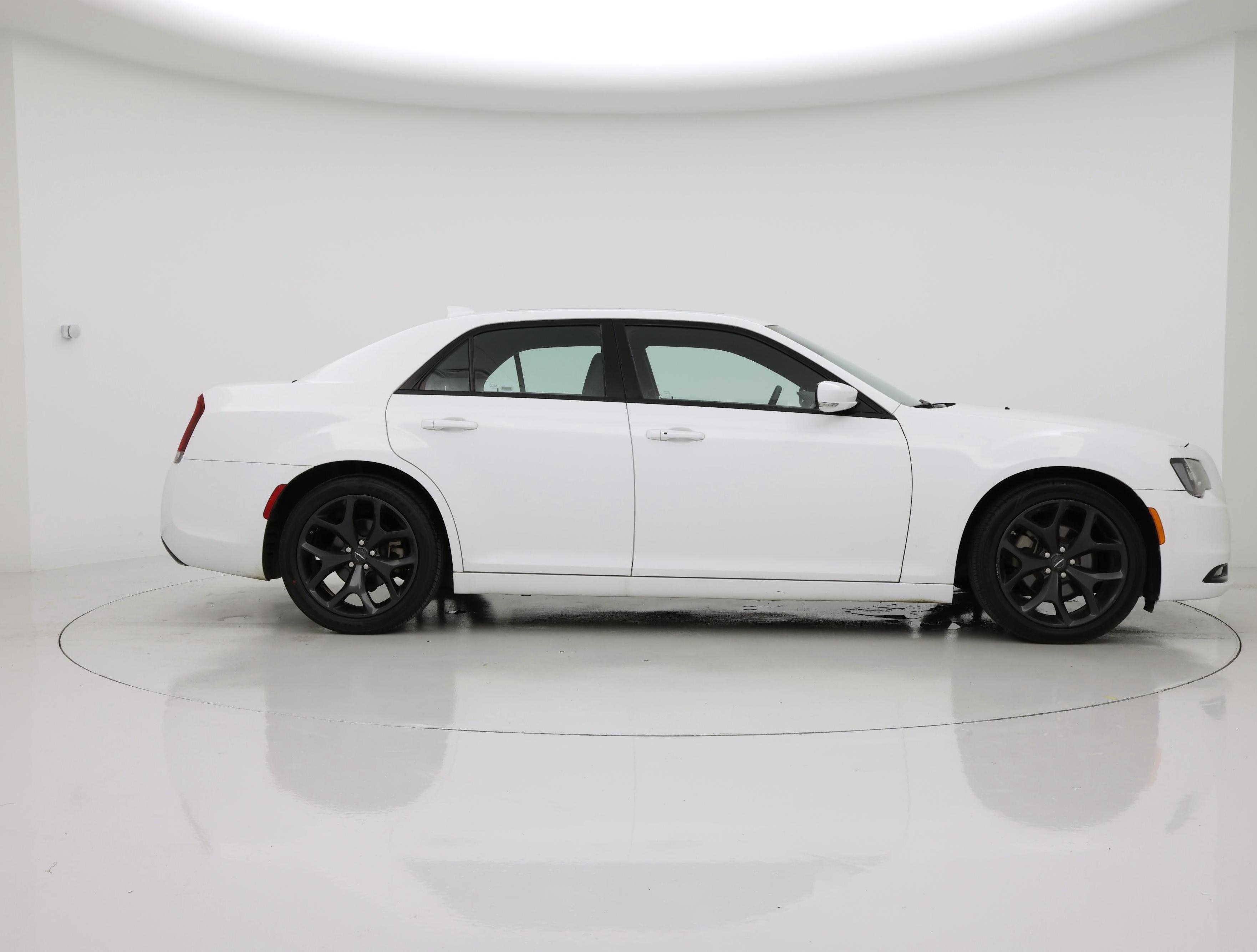 Thumbnail: 2022 Chrysler 300 - 7