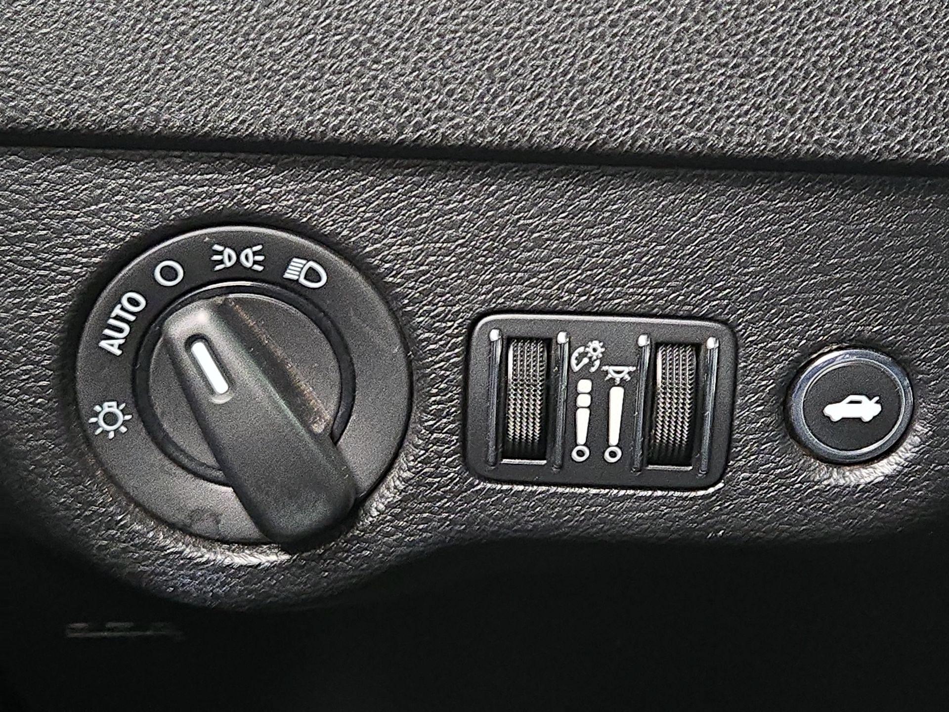 Thumbnail: 2021 Dodge Charger - 13