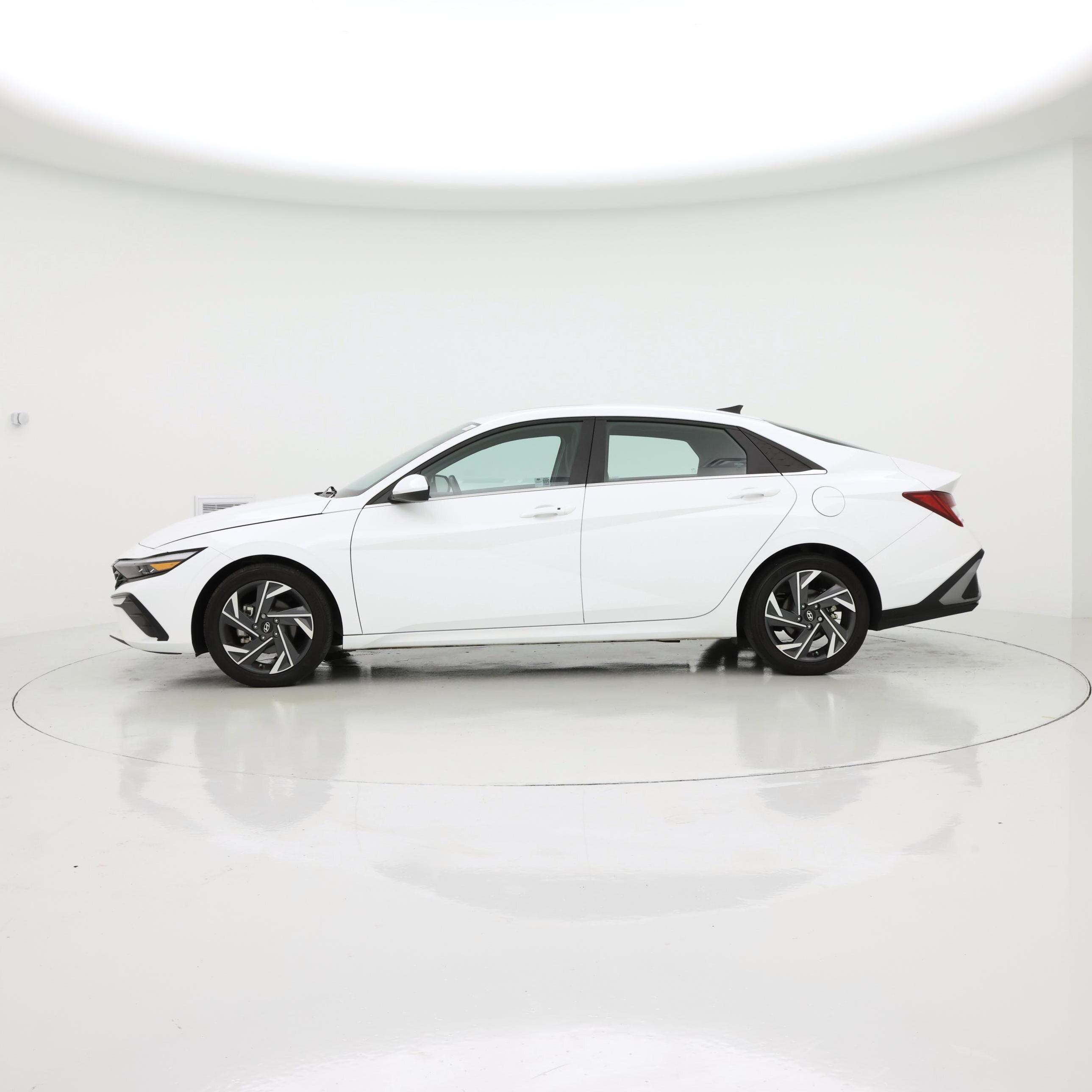 Thumbnail: 2024 Hyundai Elantra - 3
