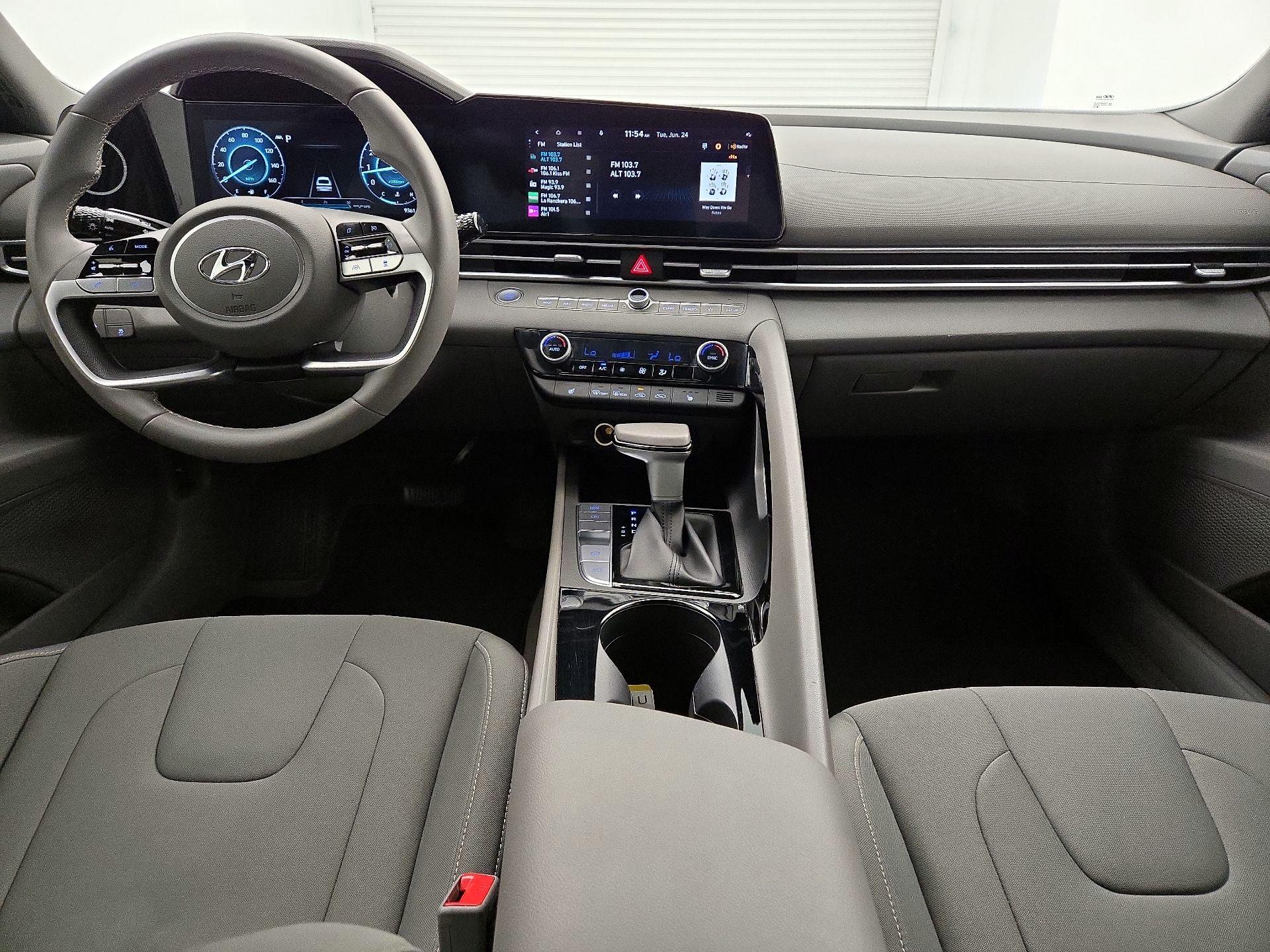 Thumbnail: 2023 Hyundai Elantra - 9