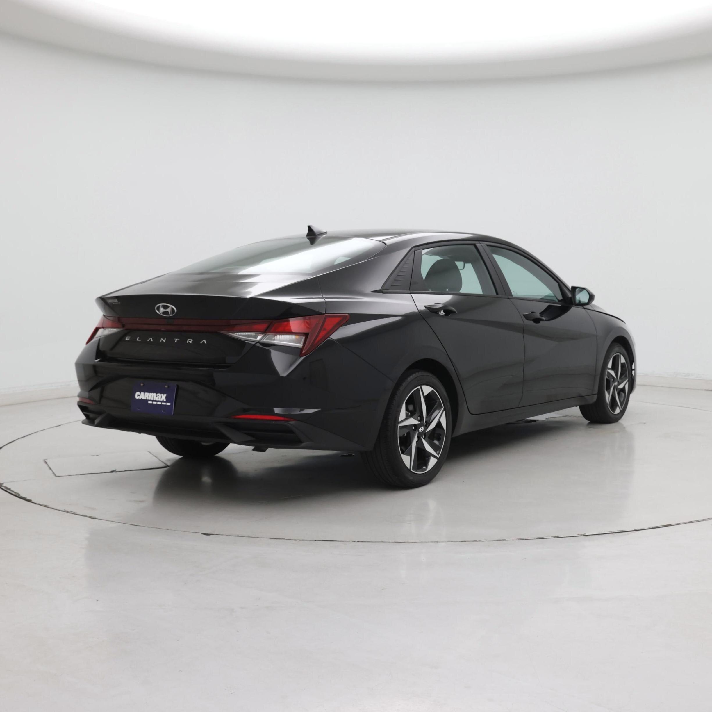 Thumbnail: 2023 Hyundai Elantra - 8