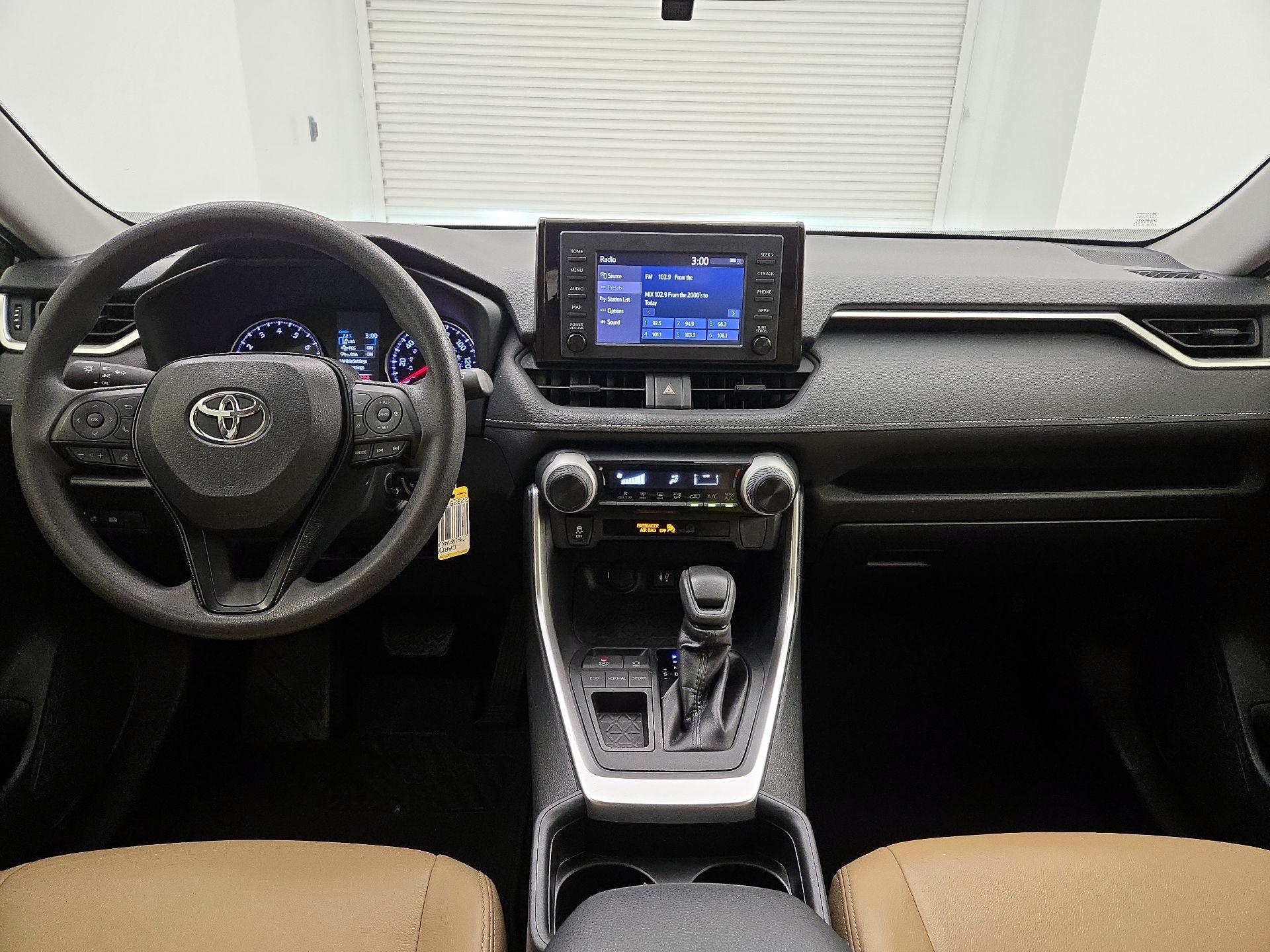 Thumbnail: 2019 Toyota RAV4 - 9