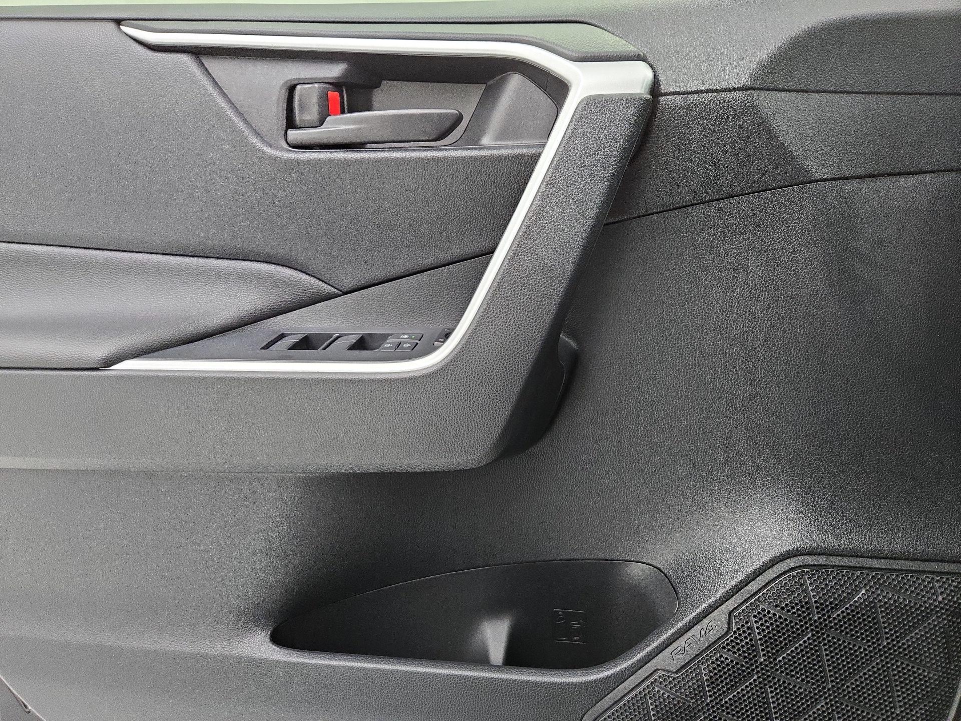 Thumbnail: 2019 Toyota RAV4 - 12