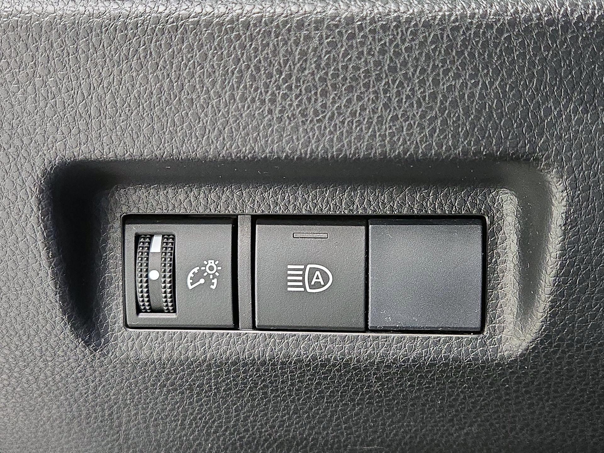 Thumbnail: 2019 Toyota RAV4 - 13