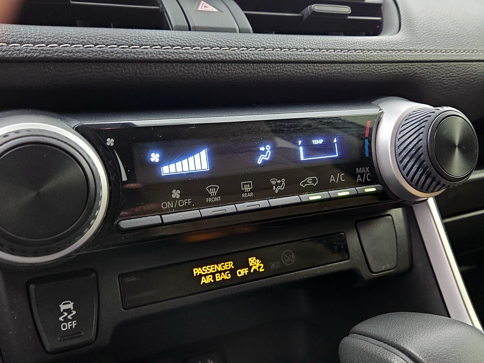 Thumbnail: 2019 Toyota RAV4 - 16