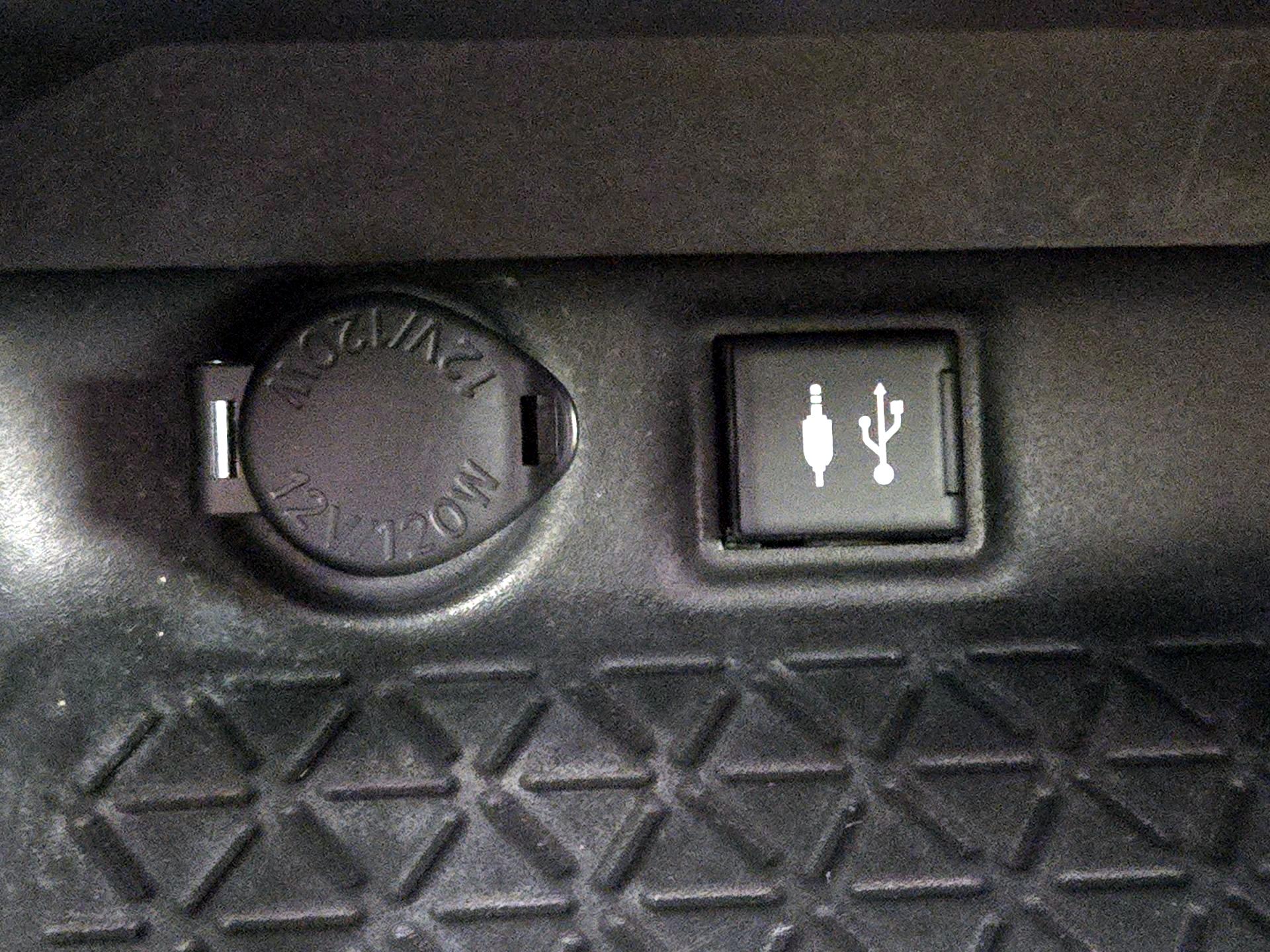 Thumbnail: 2019 Toyota RAV4 - 18