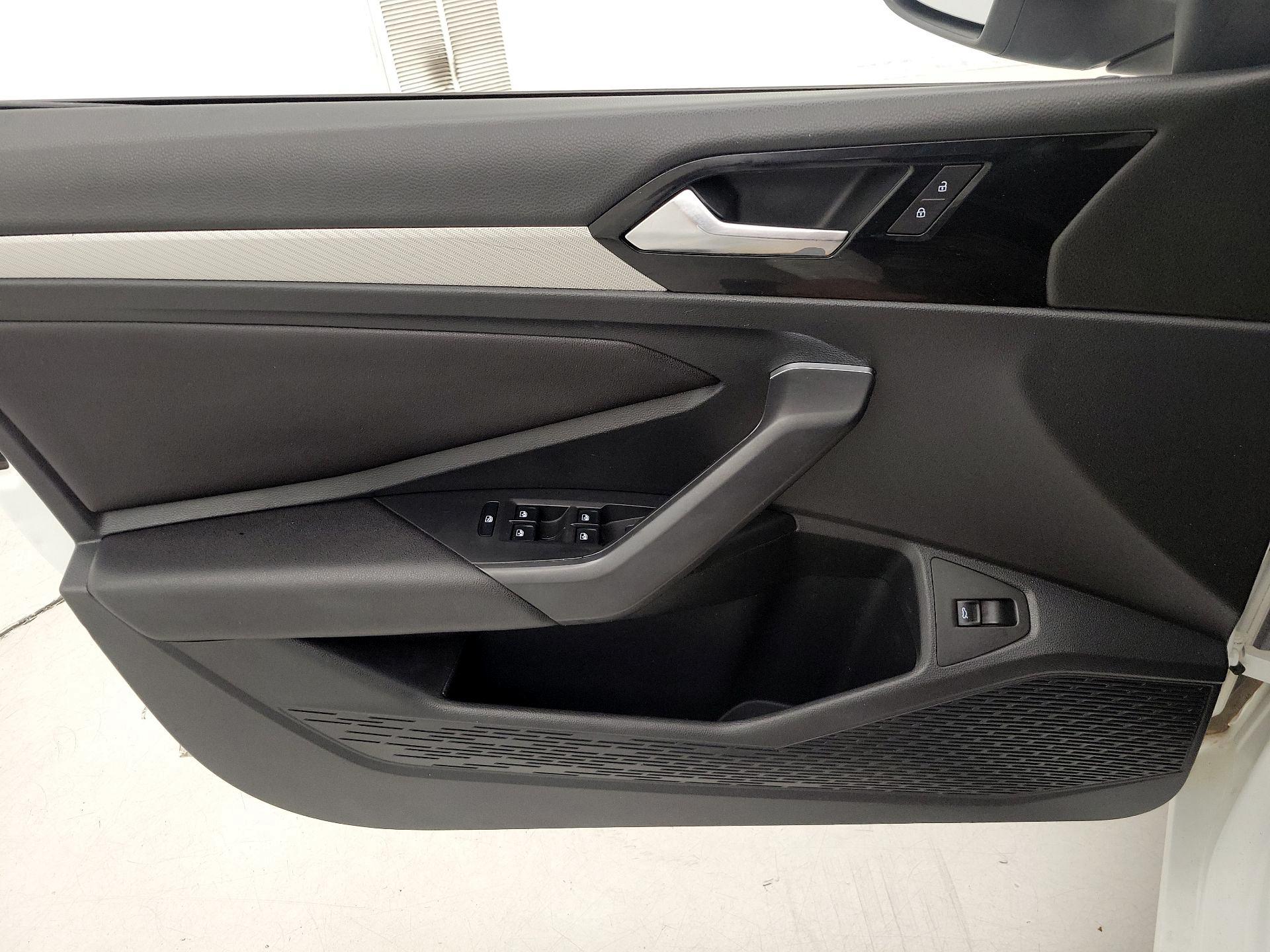 Thumbnail: 2019 Volkswagen Jetta - 12