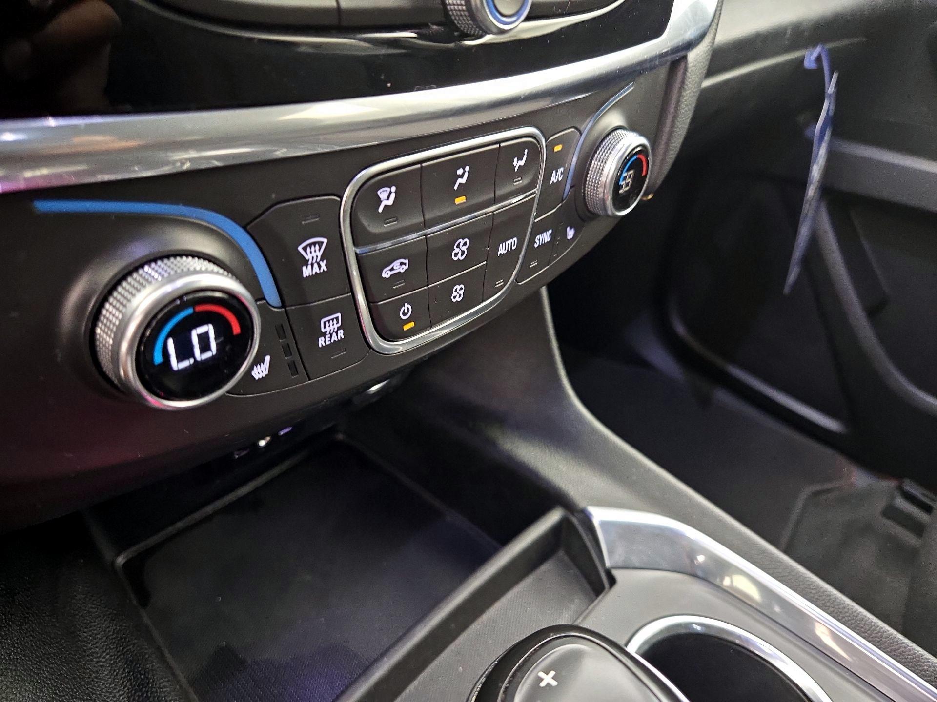 Thumbnail: 2019 Chevrolet Traverse - 16