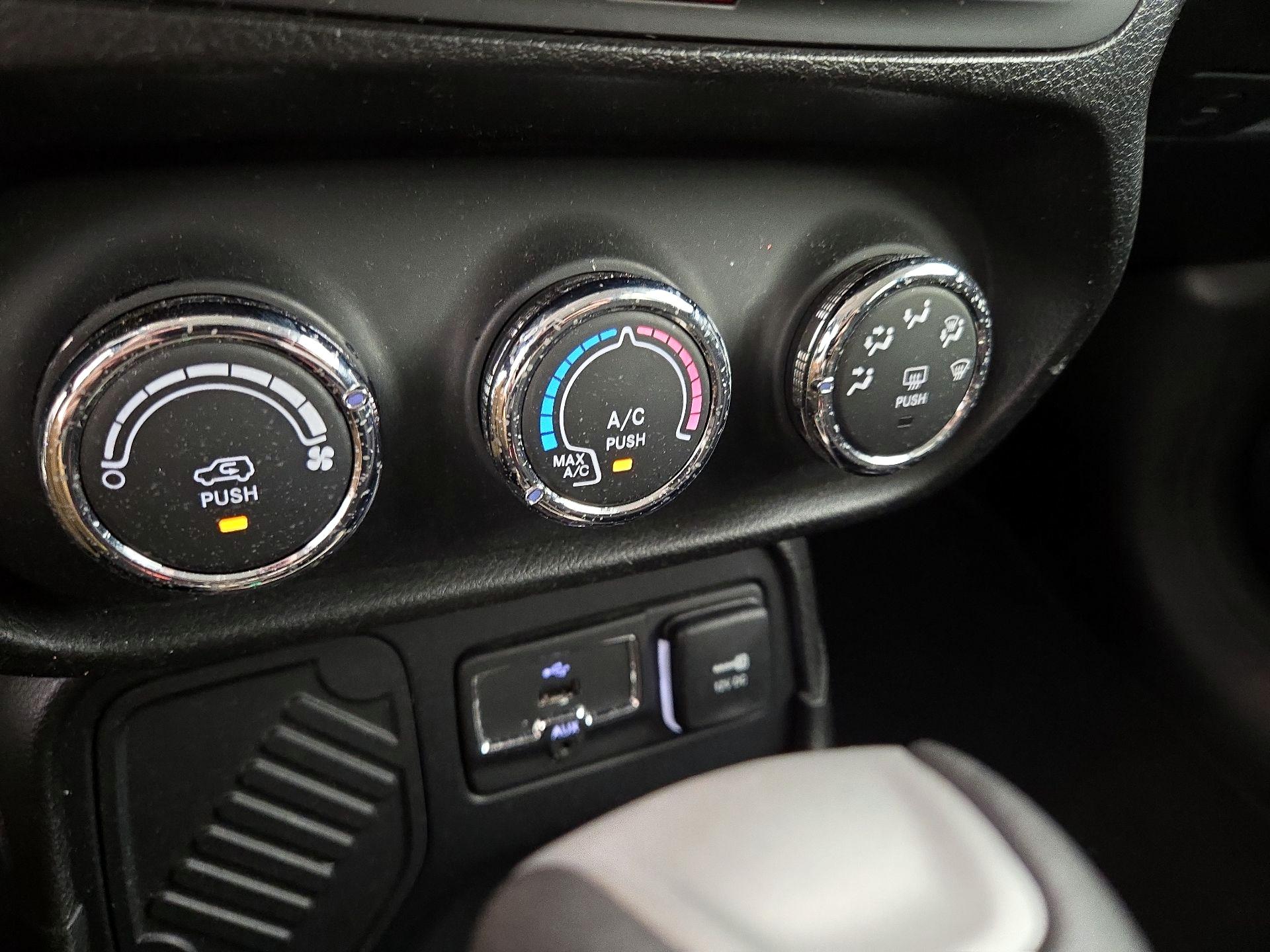 Thumbnail: 2016 Jeep Renegade - 16