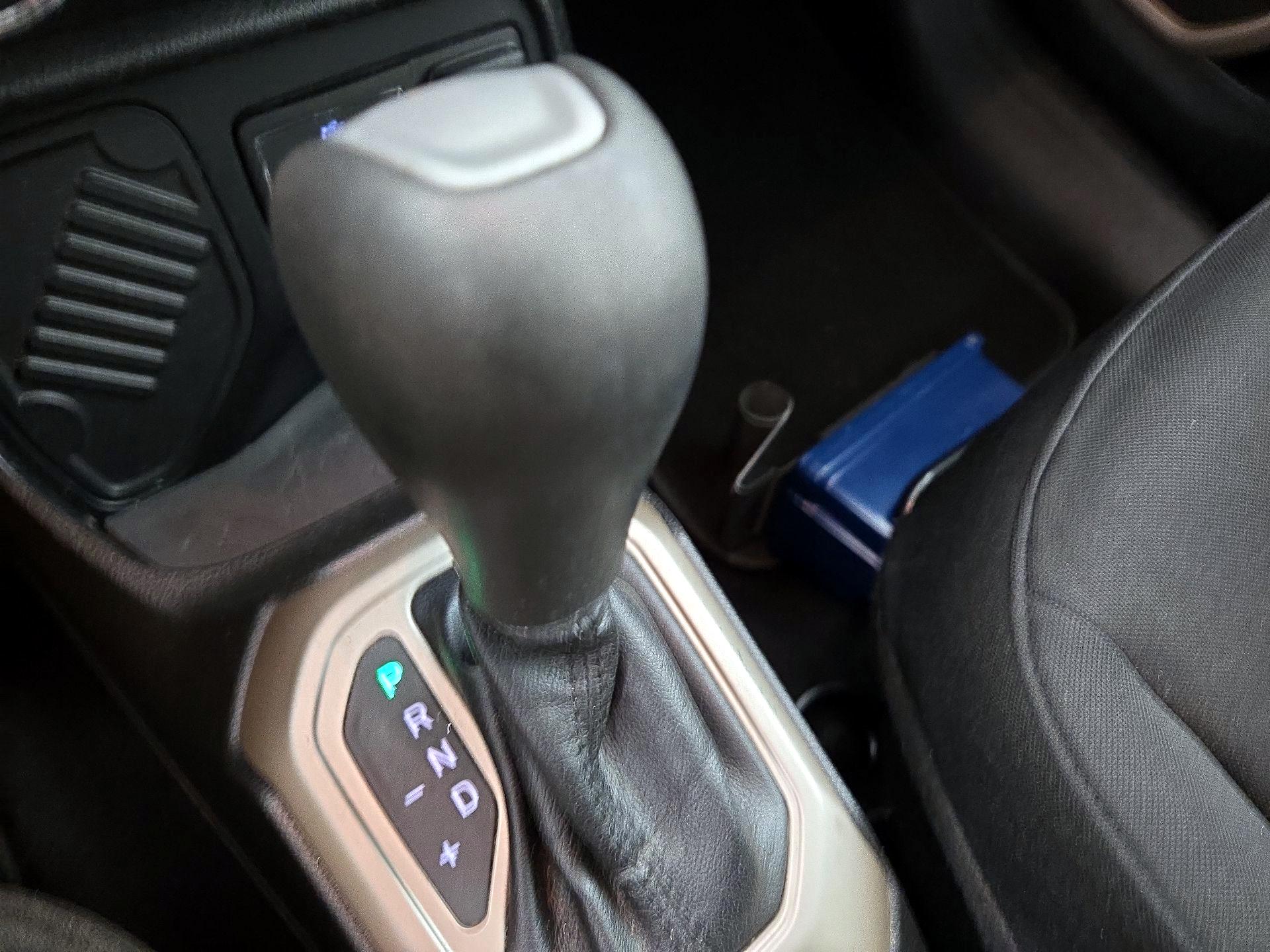 Thumbnail: 2016 Jeep Renegade - 17