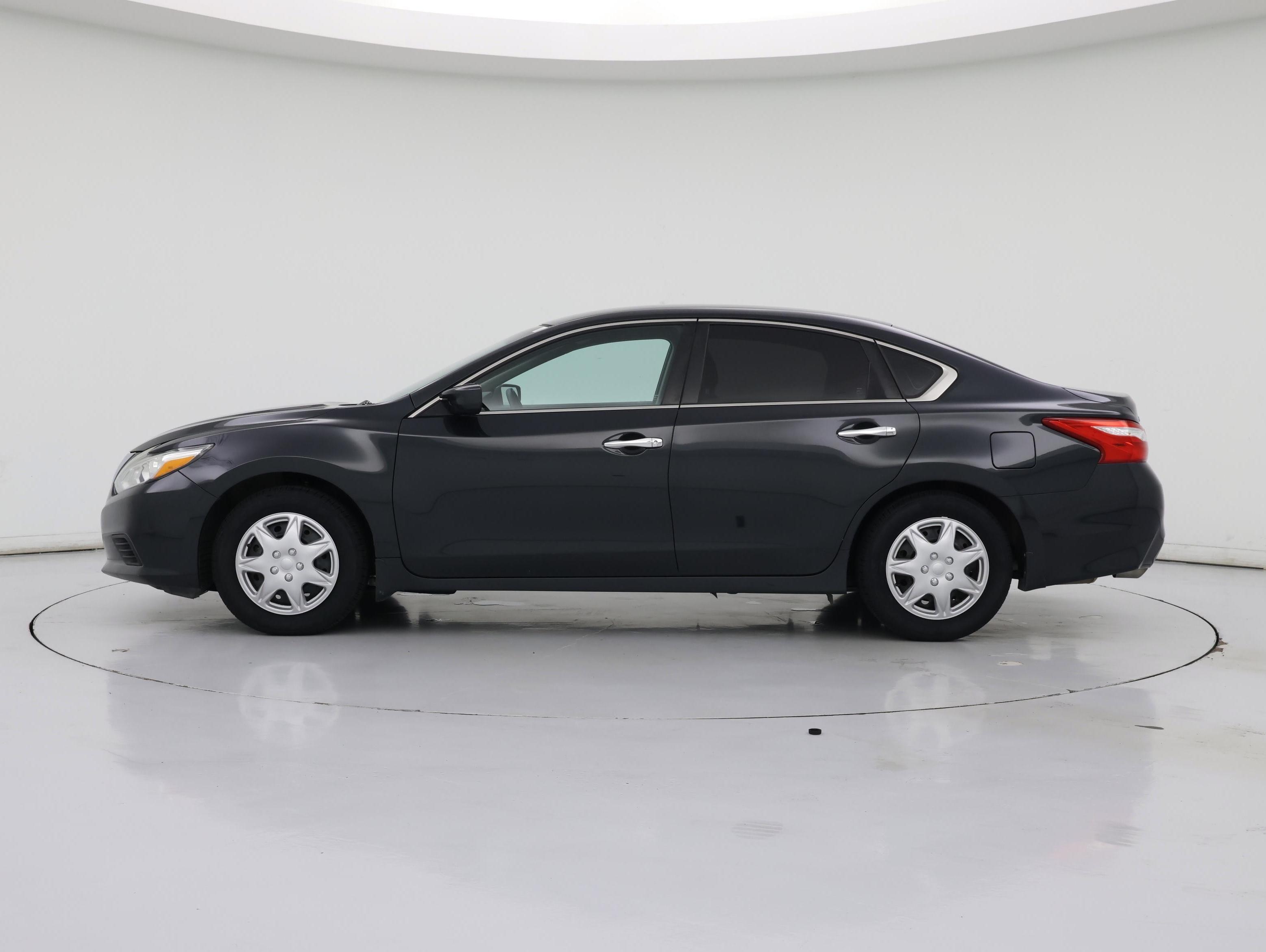 Thumbnail: 2017 Nissan Altima - 3