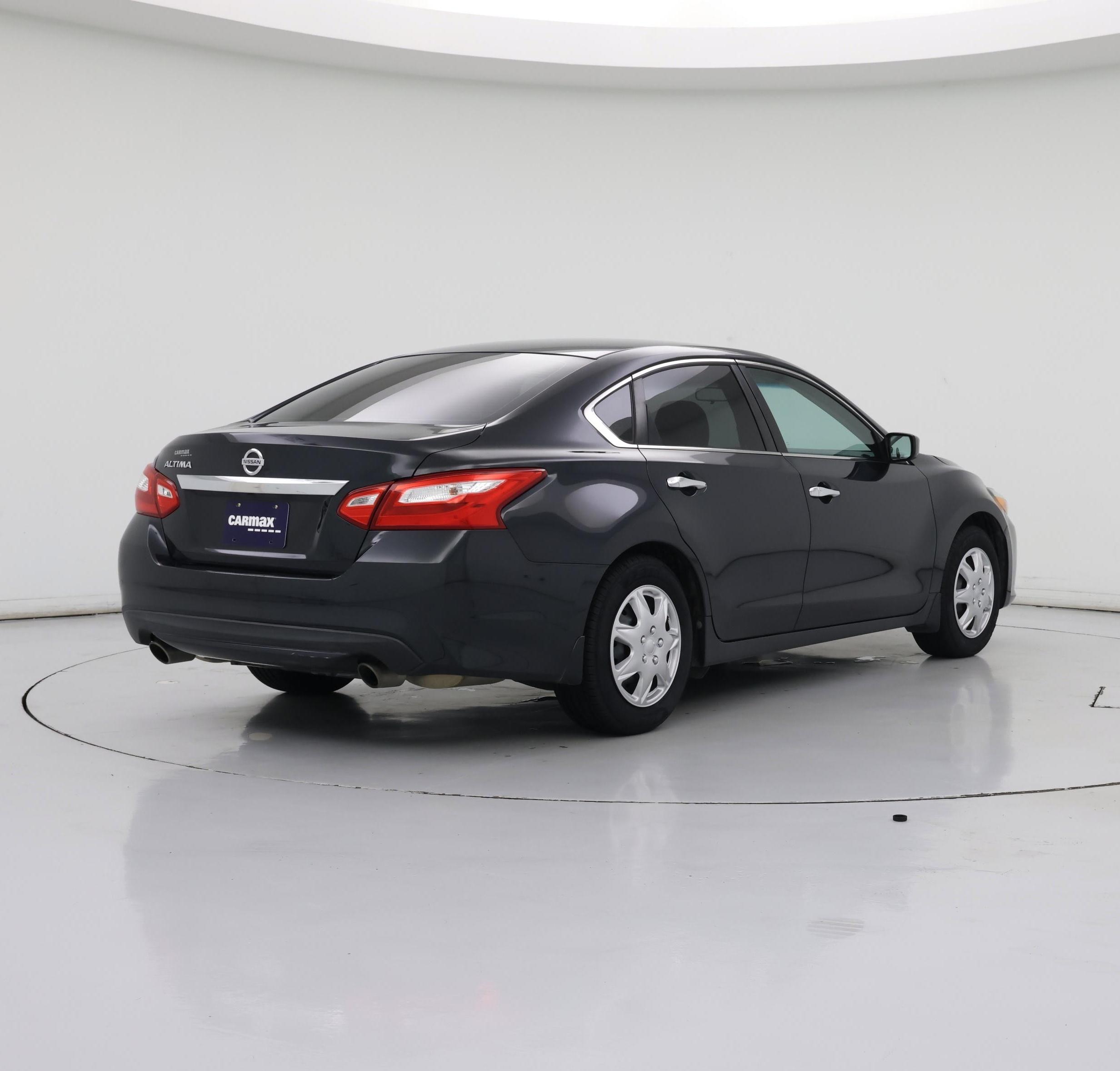 Thumbnail: 2017 Nissan Altima - 8