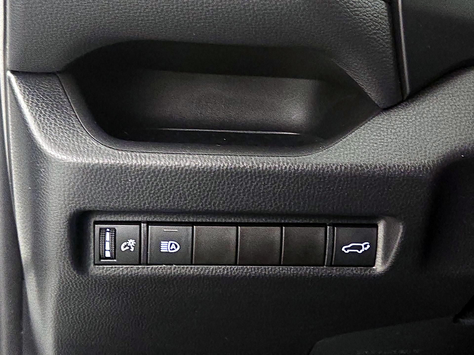 Thumbnail: 2021 Toyota RAV4 - 13