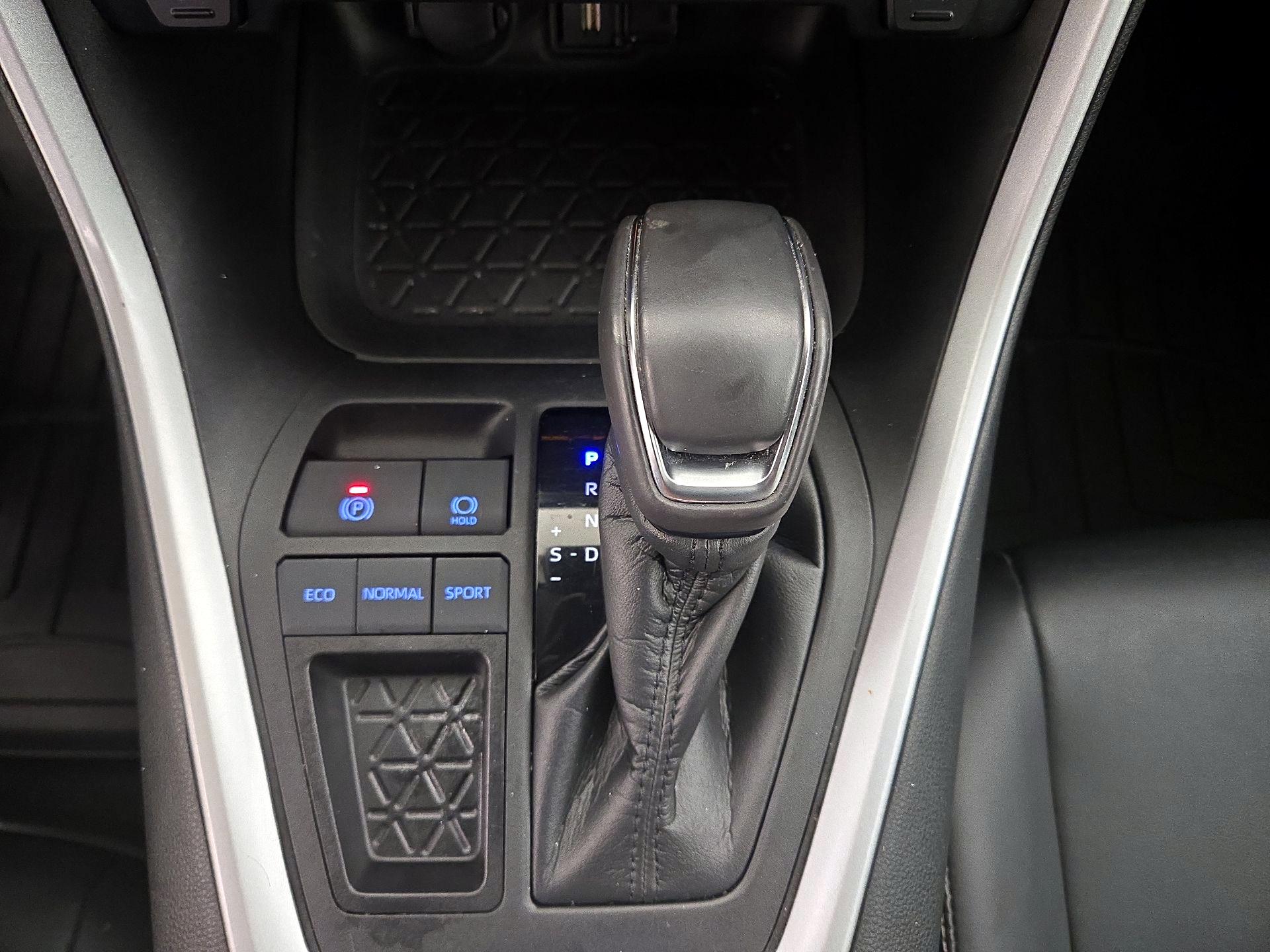 Thumbnail: 2021 Toyota RAV4 - 17