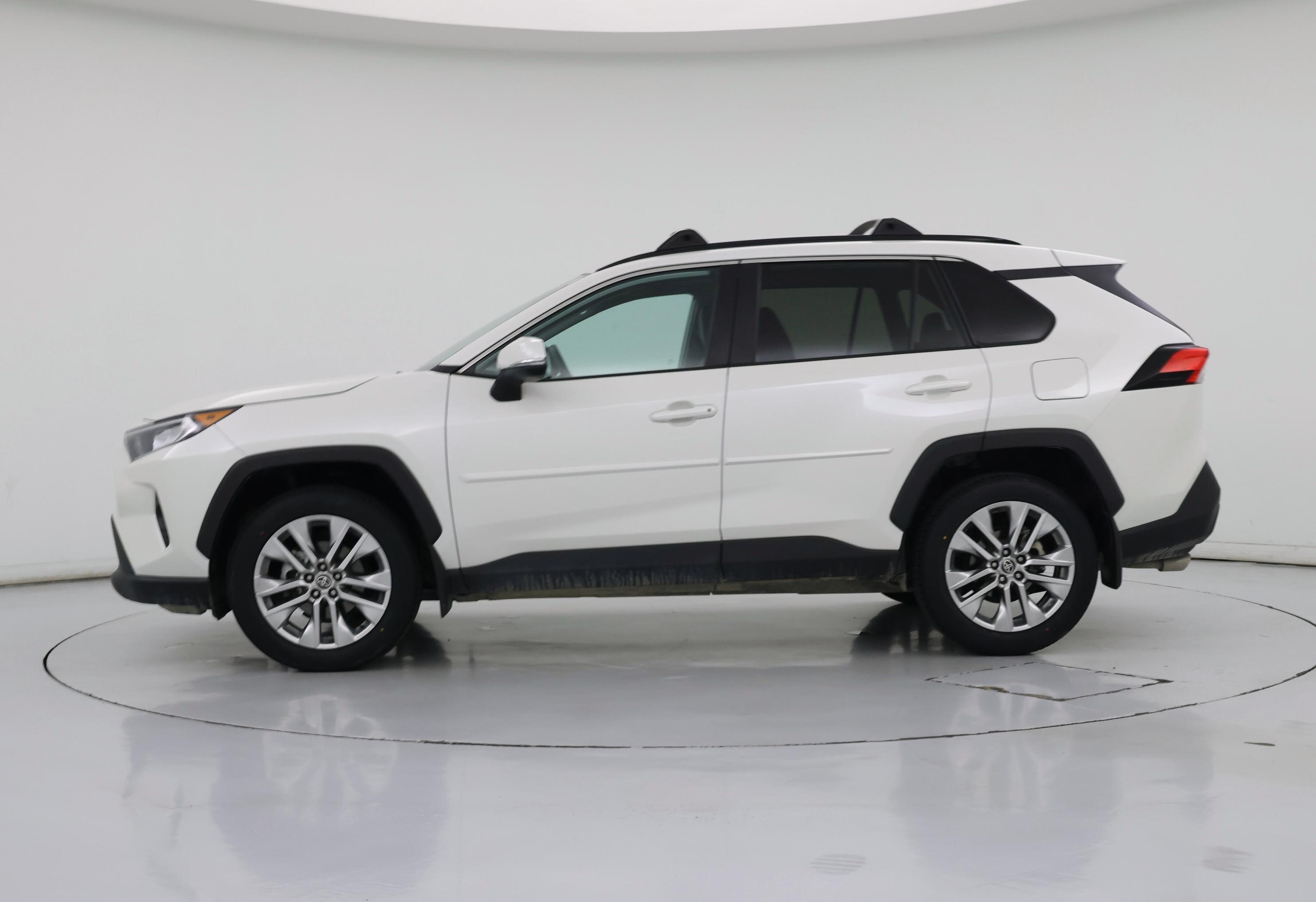 Thumbnail: 2021 Toyota RAV4 - 3