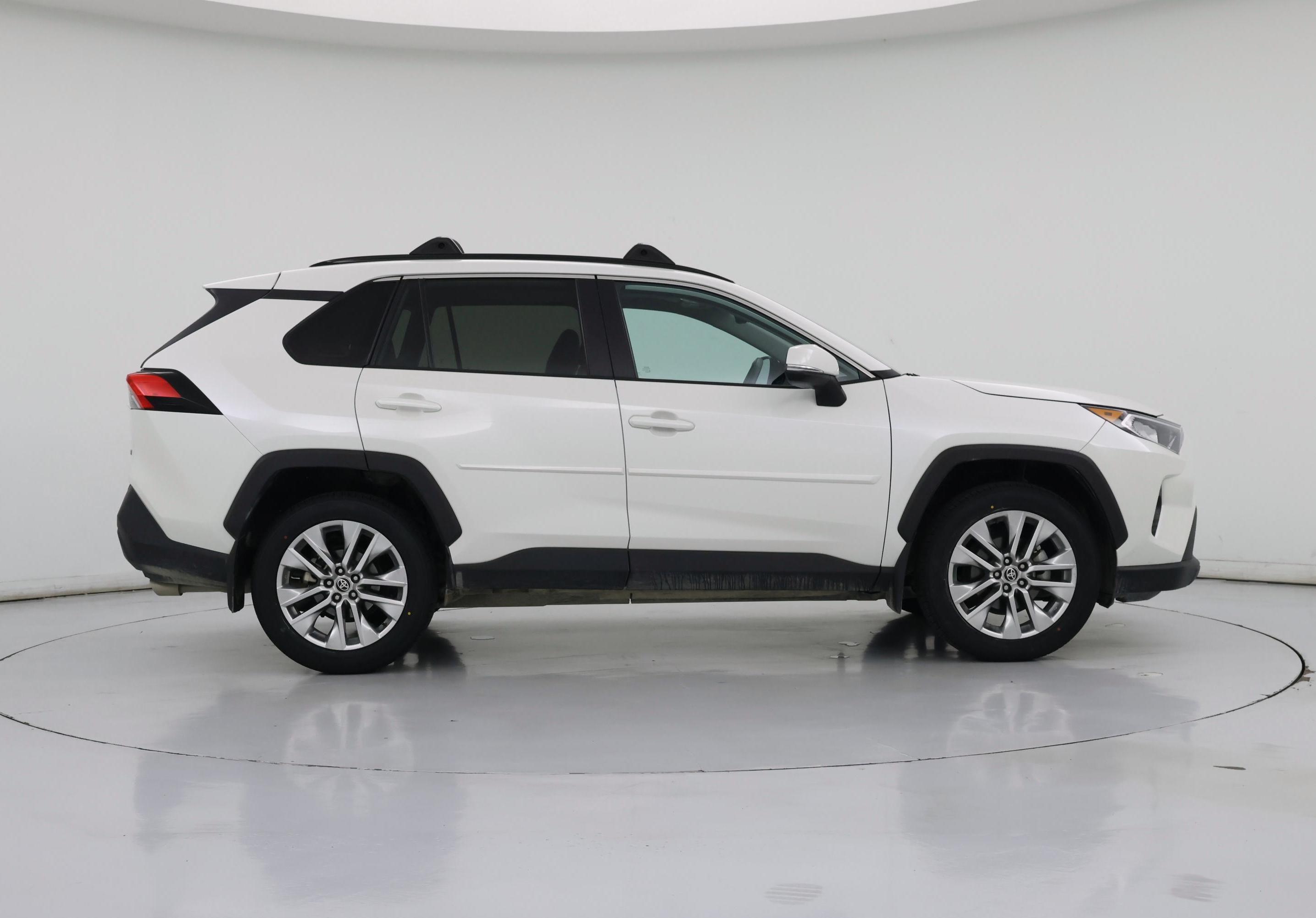 Thumbnail: 2021 Toyota RAV4 - 7