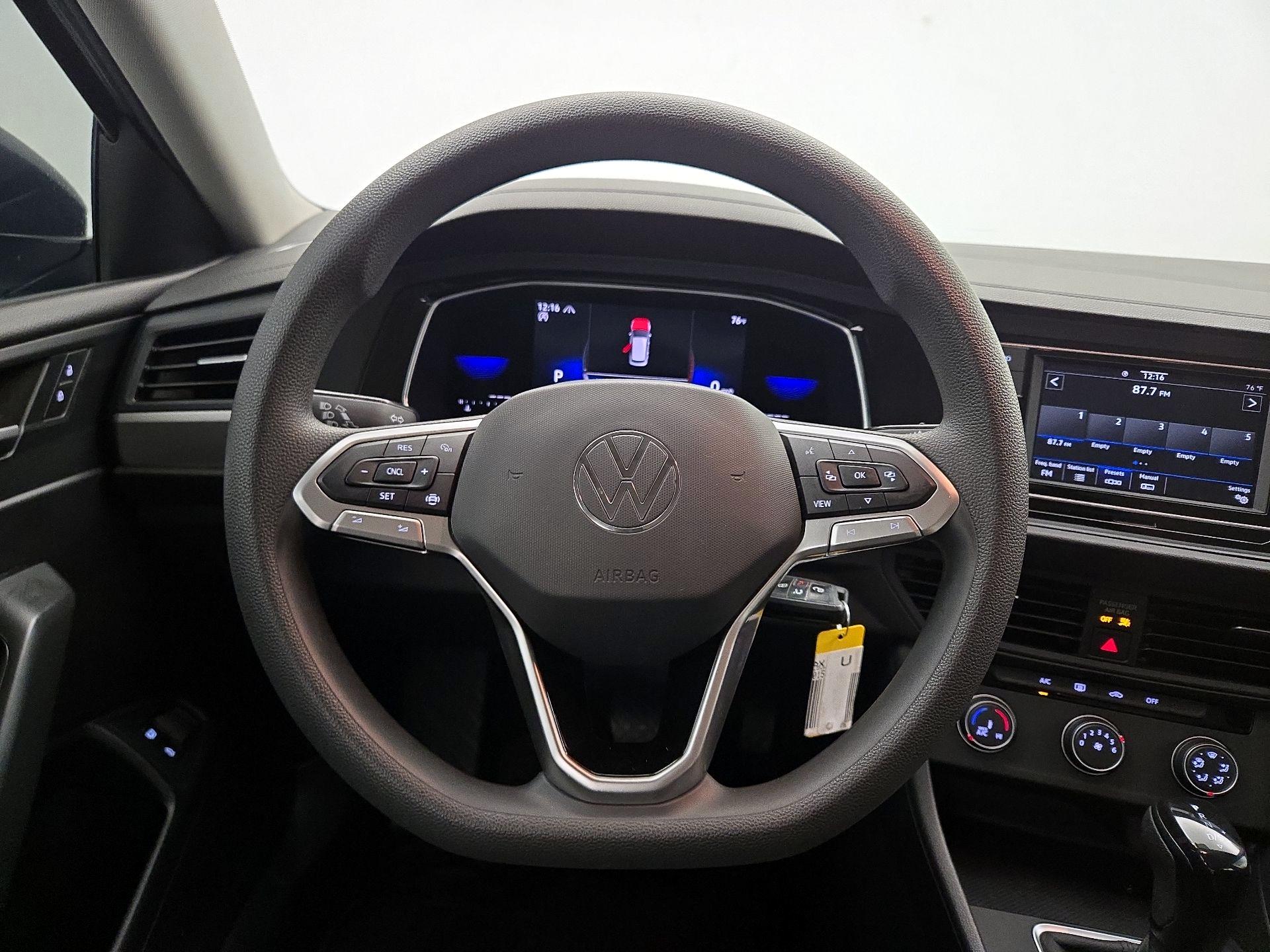 Thumbnail: 2023 Volkswagen Jetta - 10