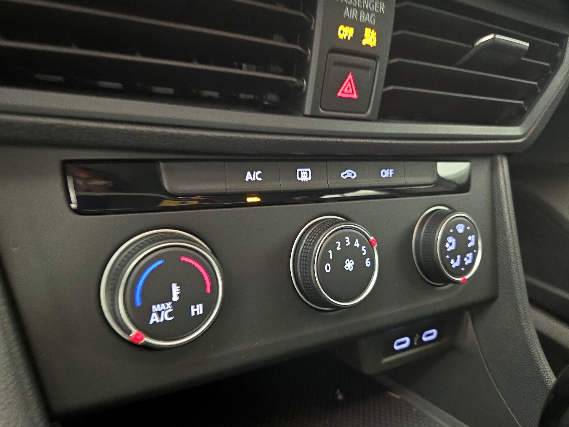 Thumbnail: 2023 Volkswagen Jetta - 16