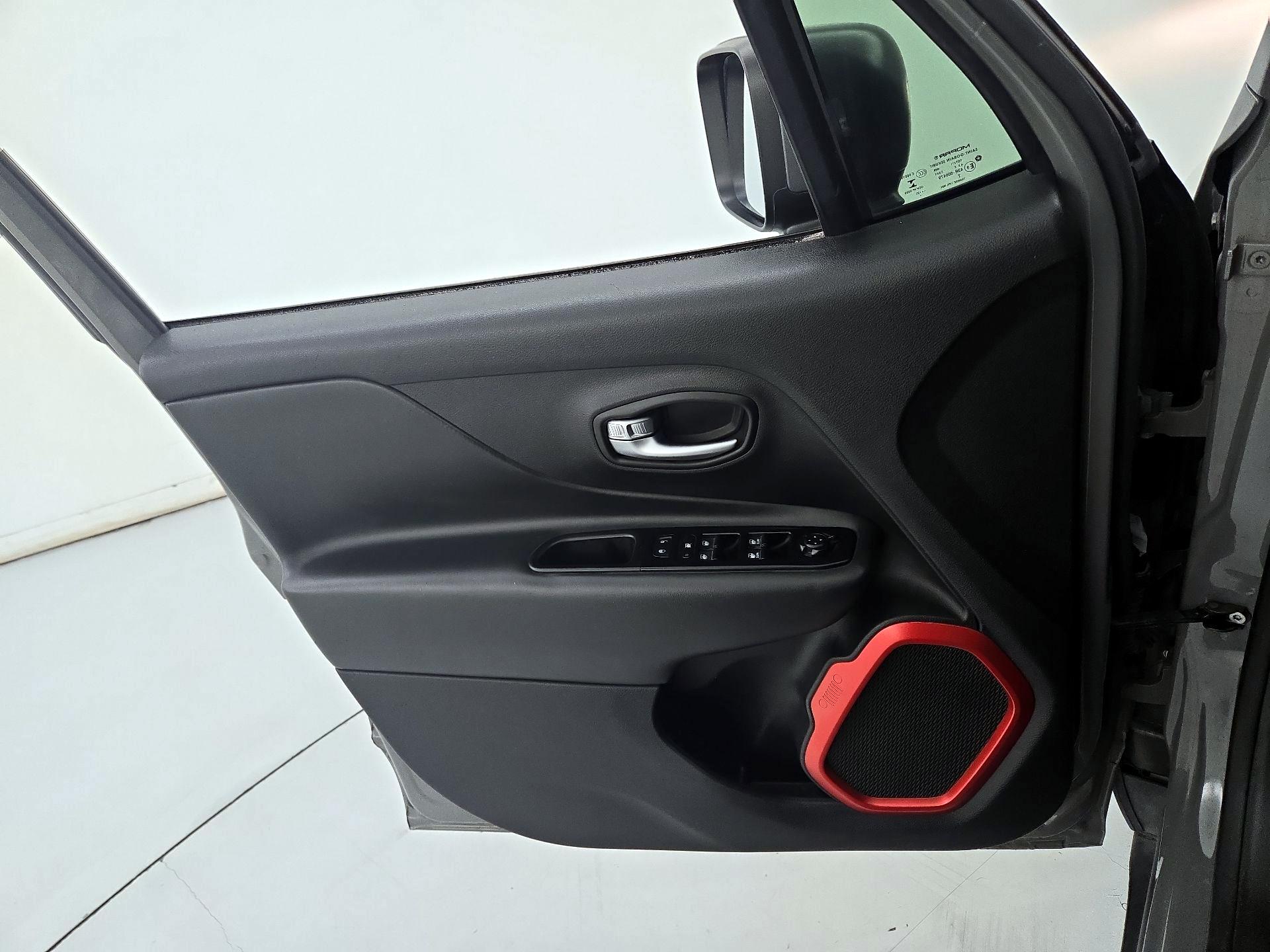 Thumbnail: 2020 Jeep Renegade - 12