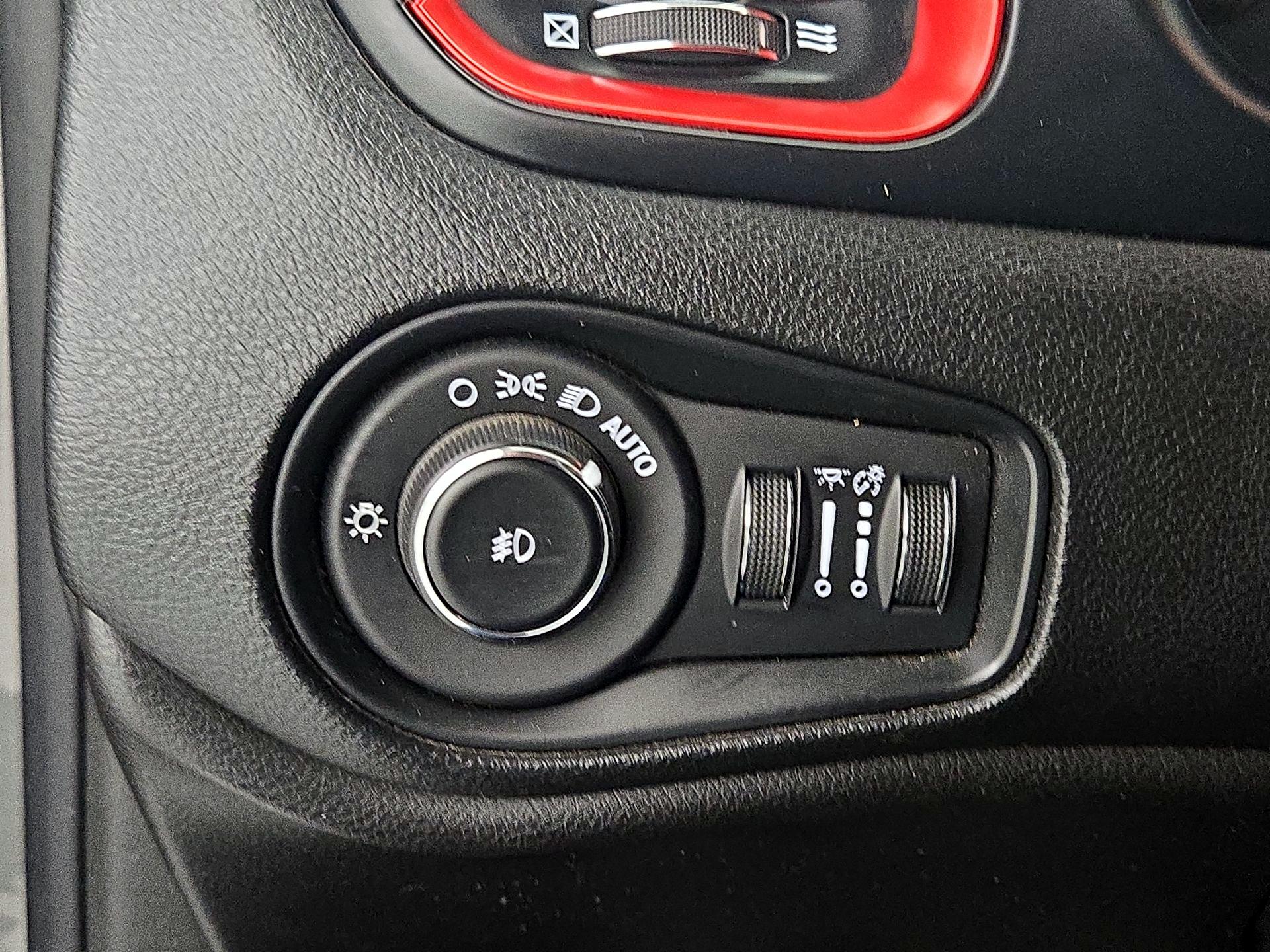 Thumbnail: 2020 Jeep Renegade - 13