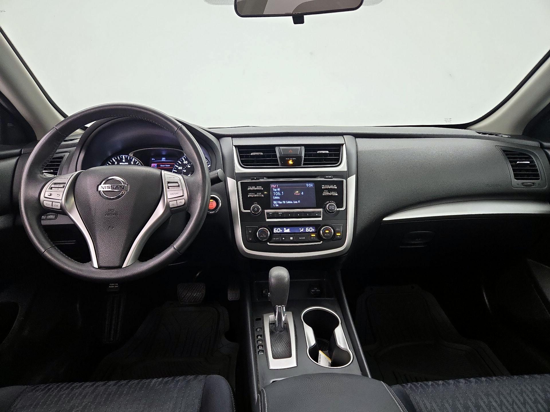 Thumbnail: 2017 Nissan Altima - 9