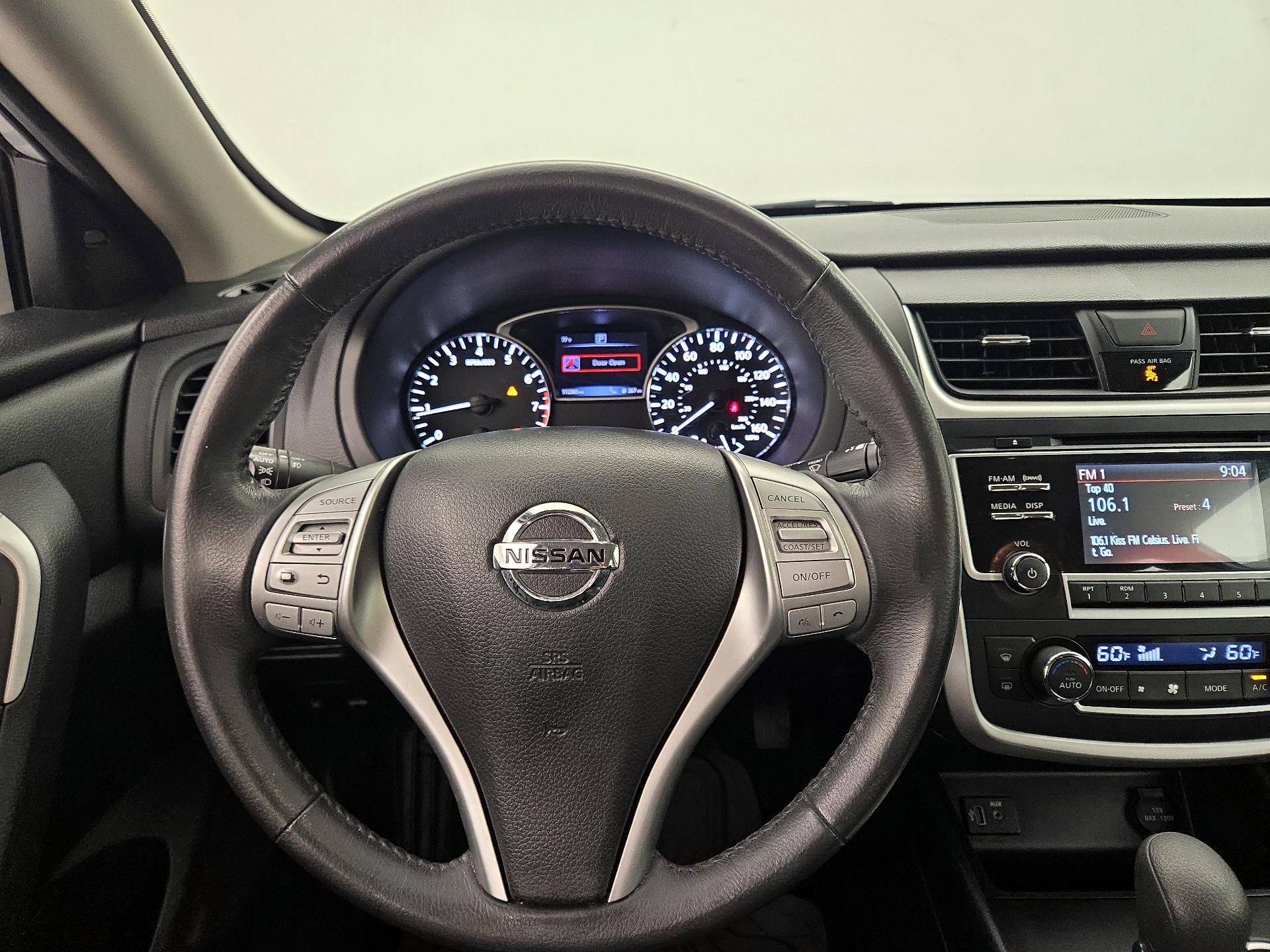 Thumbnail: 2017 Nissan Altima - 10