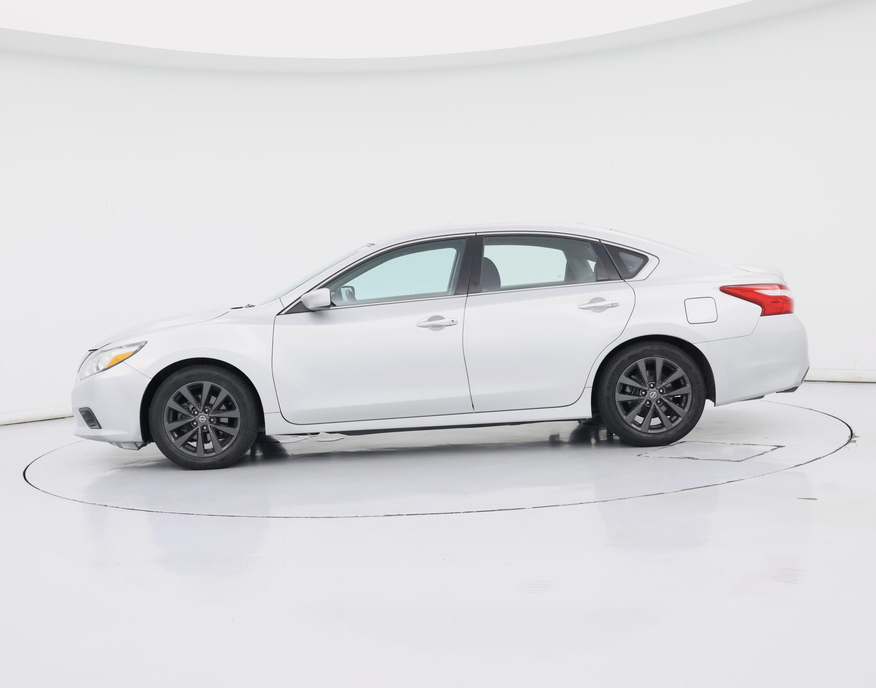 Thumbnail: 2017 Nissan Altima - 3