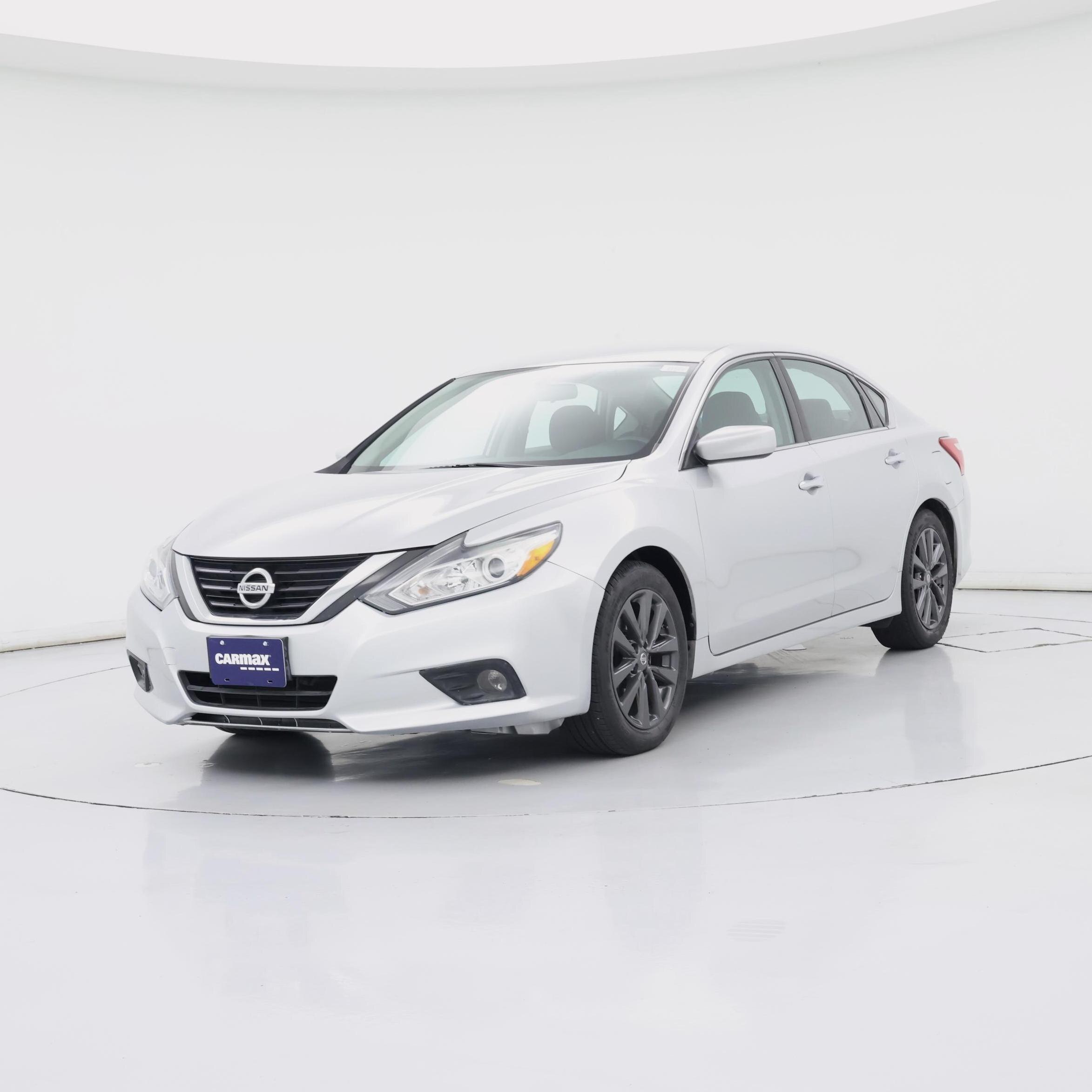 Thumbnail: 2017 Nissan Altima - 4