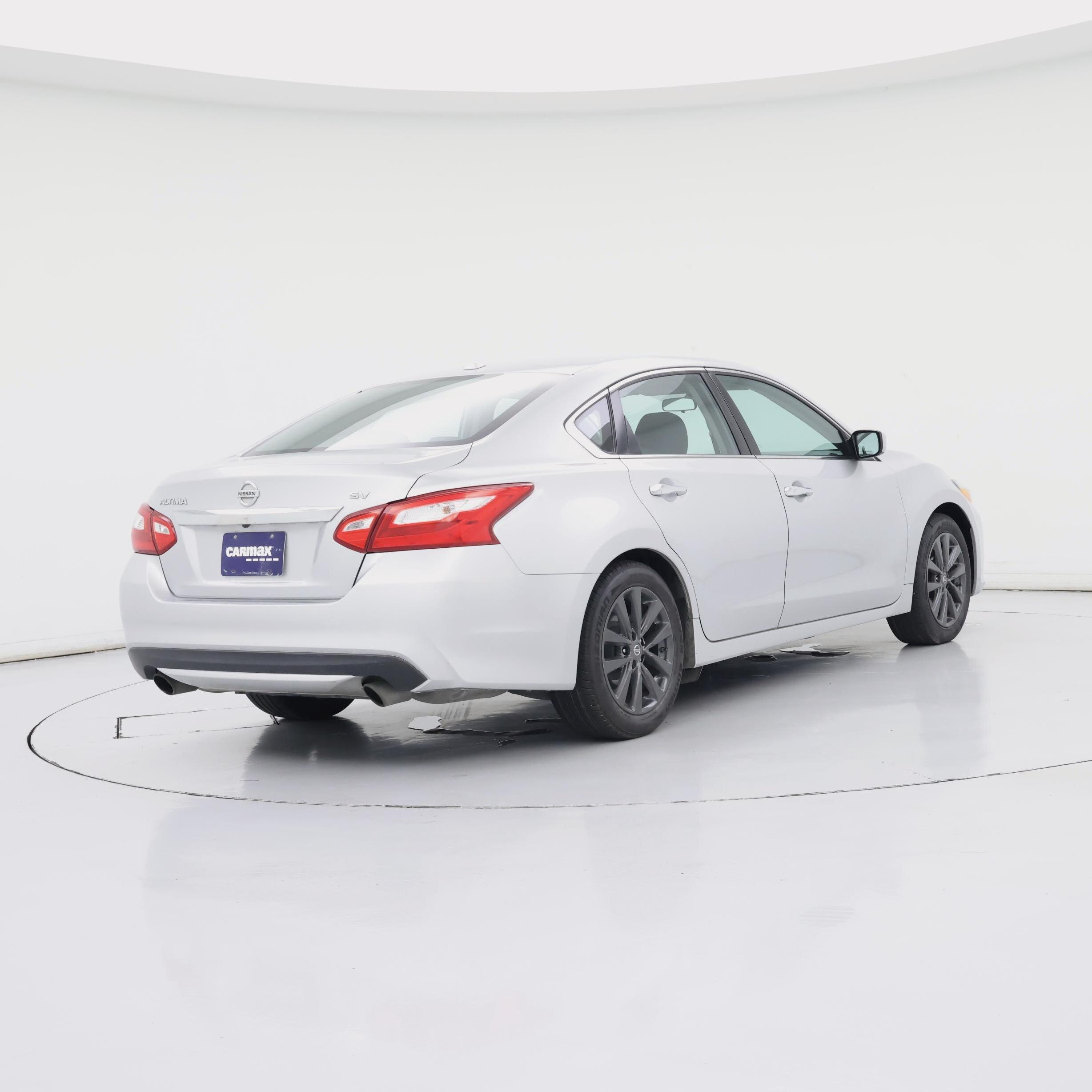 Thumbnail: 2017 Nissan Altima - 8