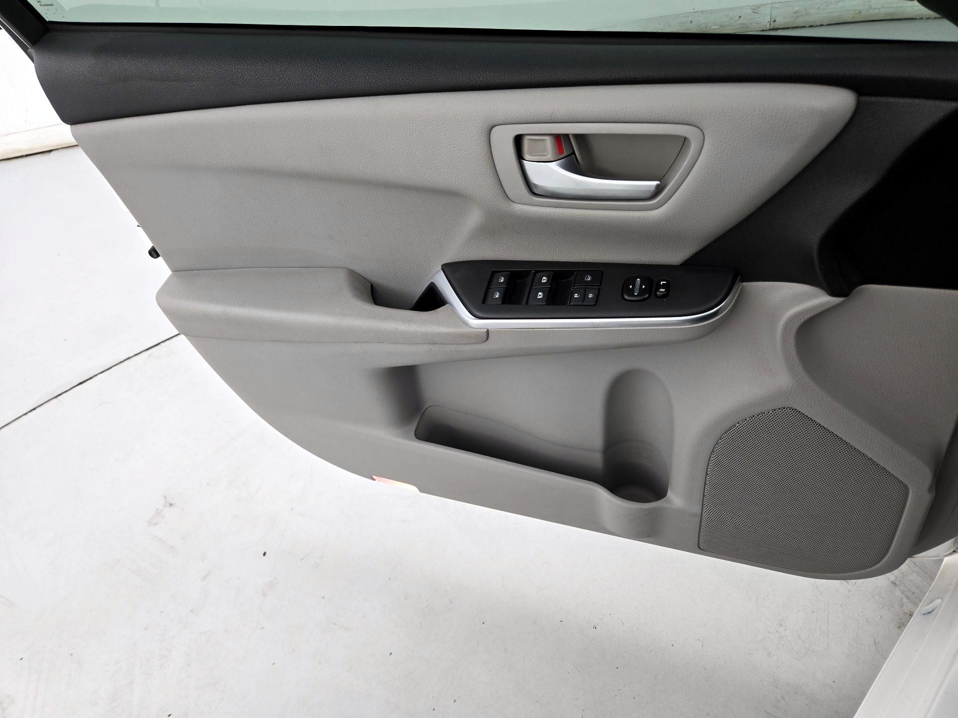 Thumbnail: 2016 Toyota Camry - 12