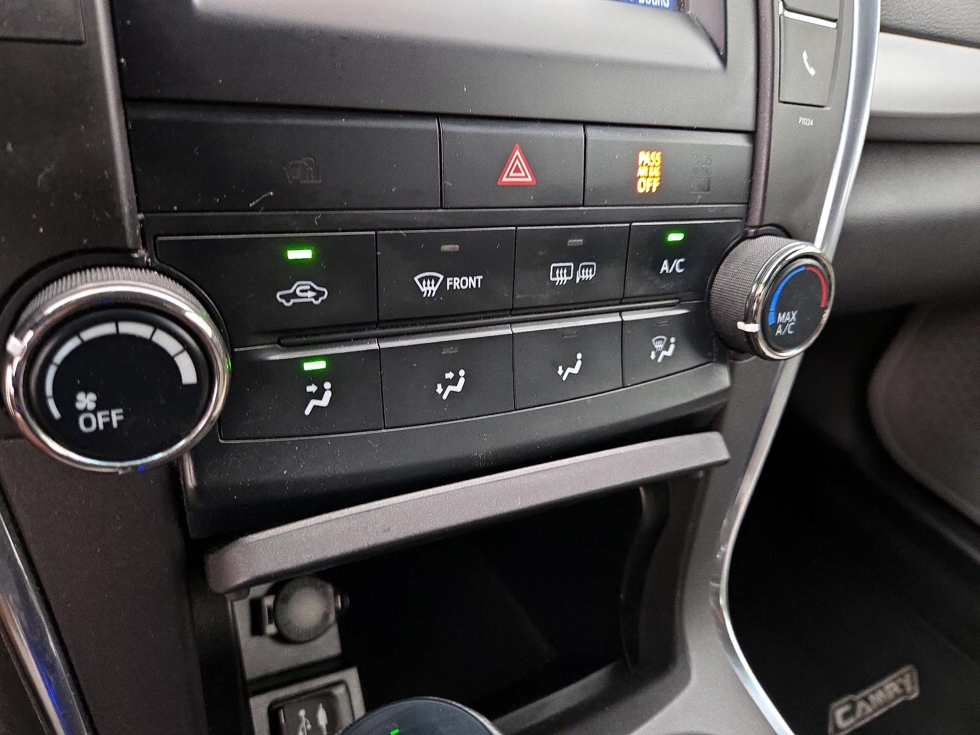 Thumbnail: 2016 Toyota Camry - 16