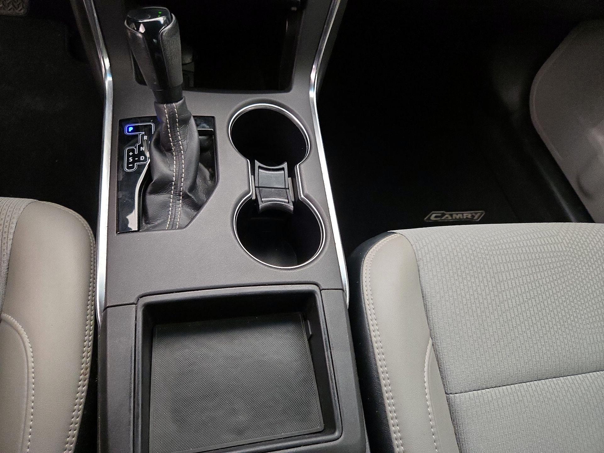Thumbnail: 2016 Toyota Camry - 17