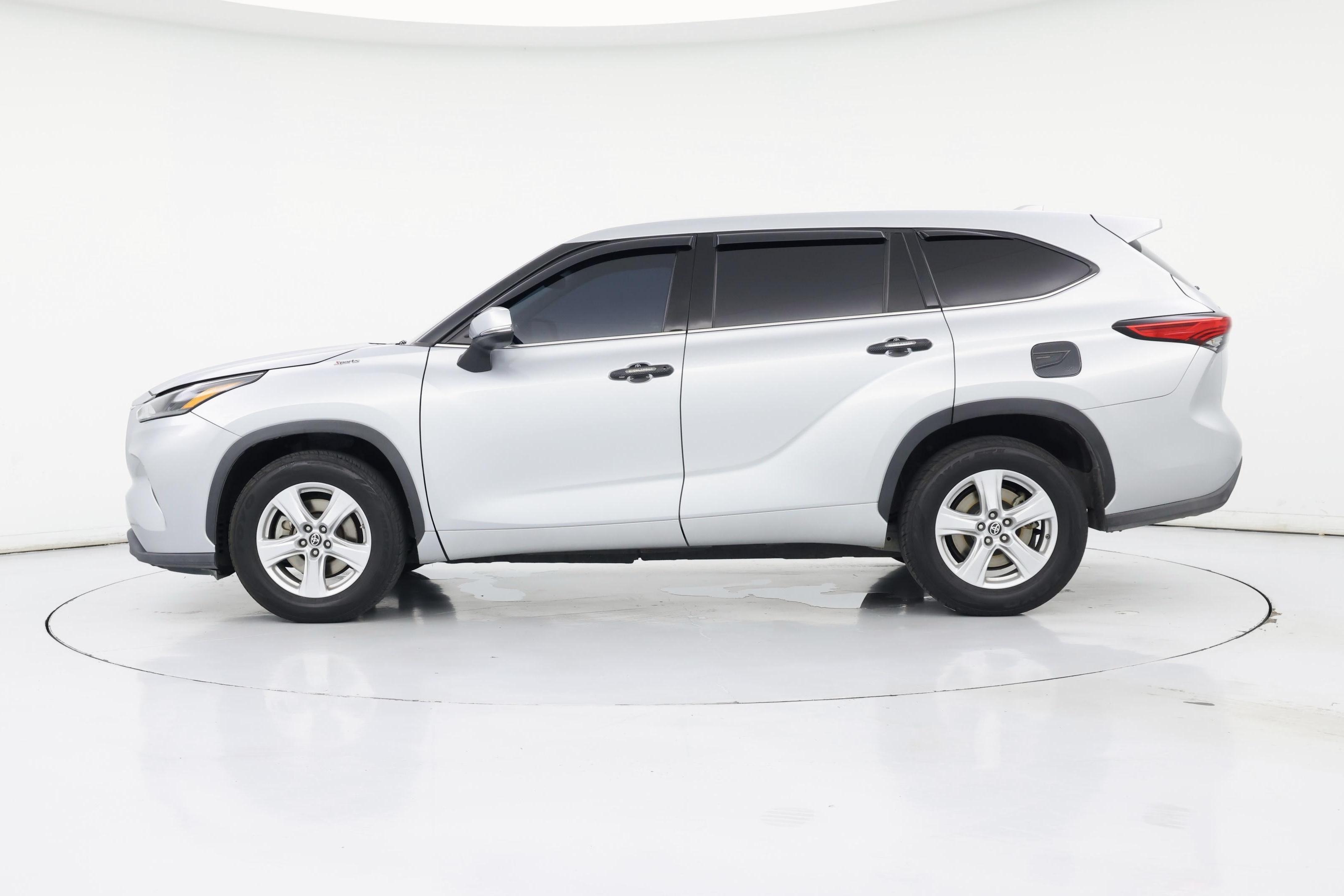 Thumbnail: 2021 Toyota Highlander - 3