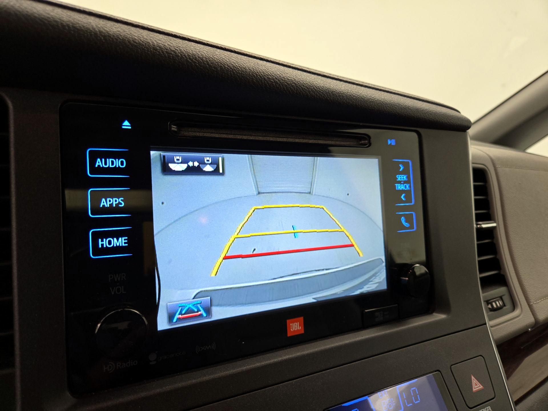 Thumbnail: 2017 Toyota Sienna - 15