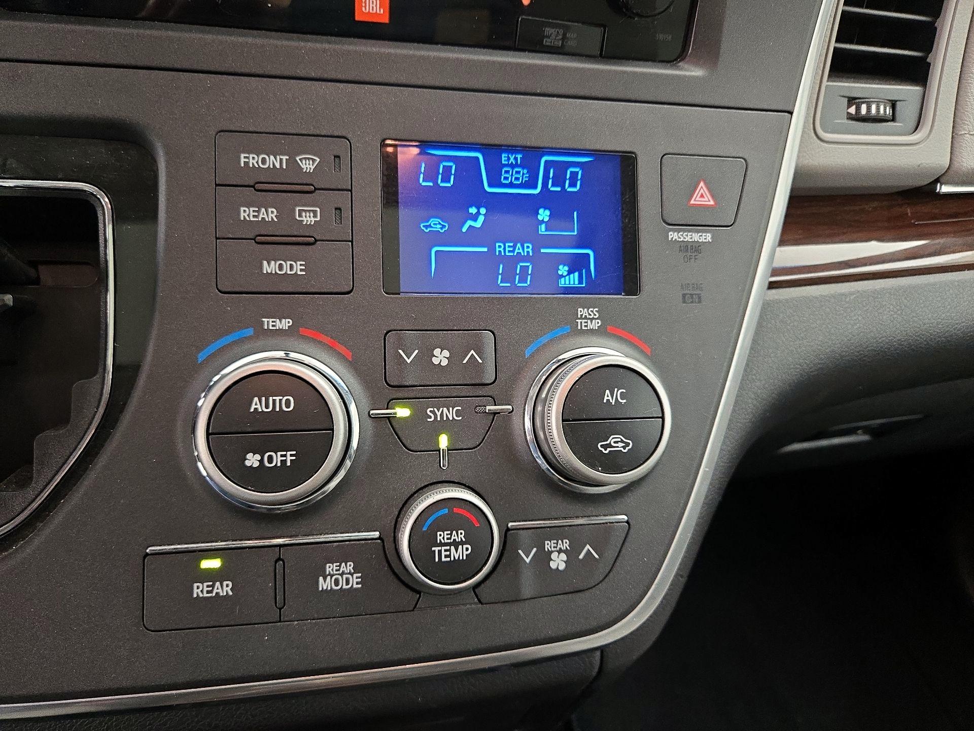 Thumbnail: 2017 Toyota Sienna - 17