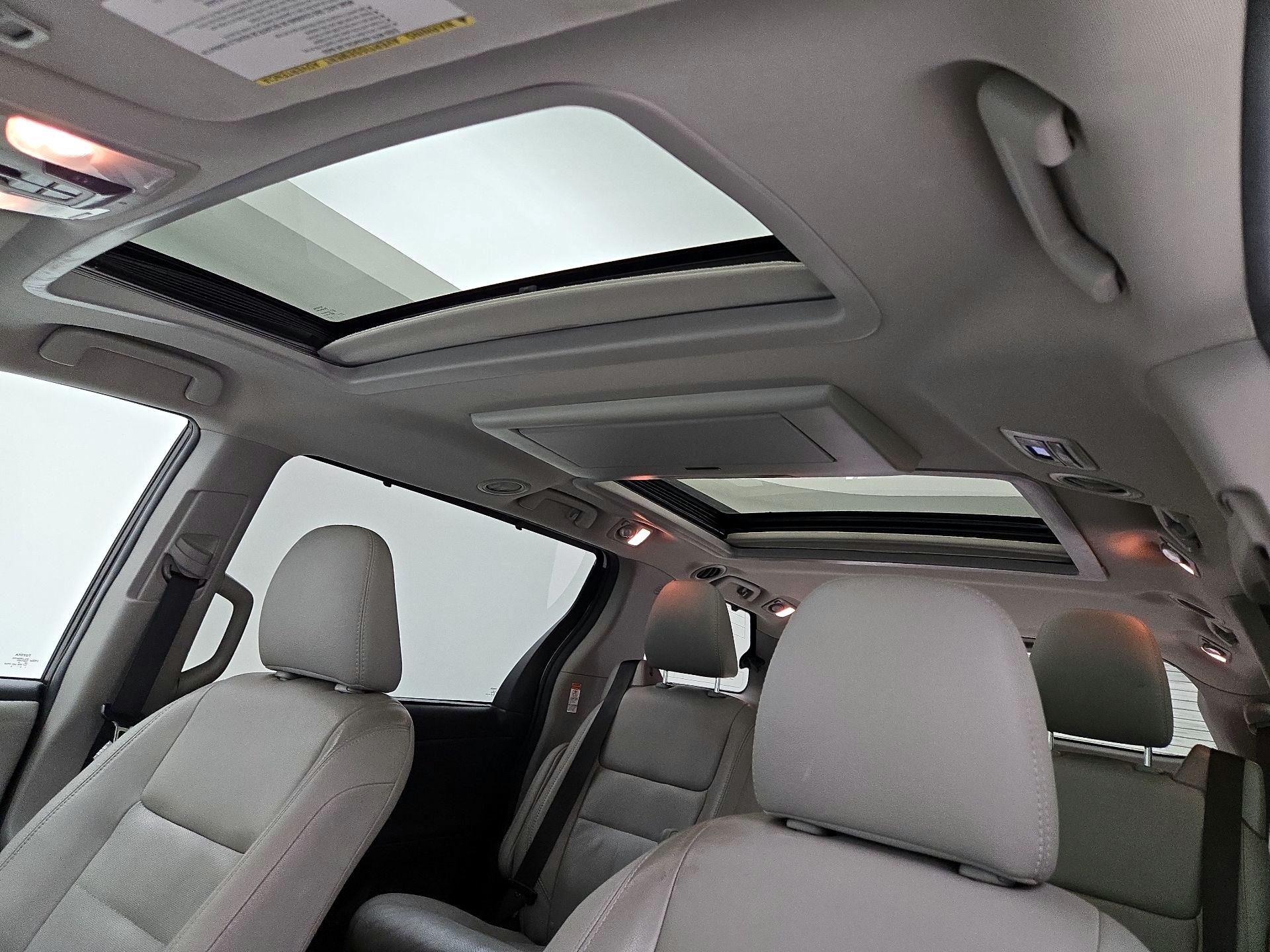 Thumbnail: 2017 Toyota Sienna - 20