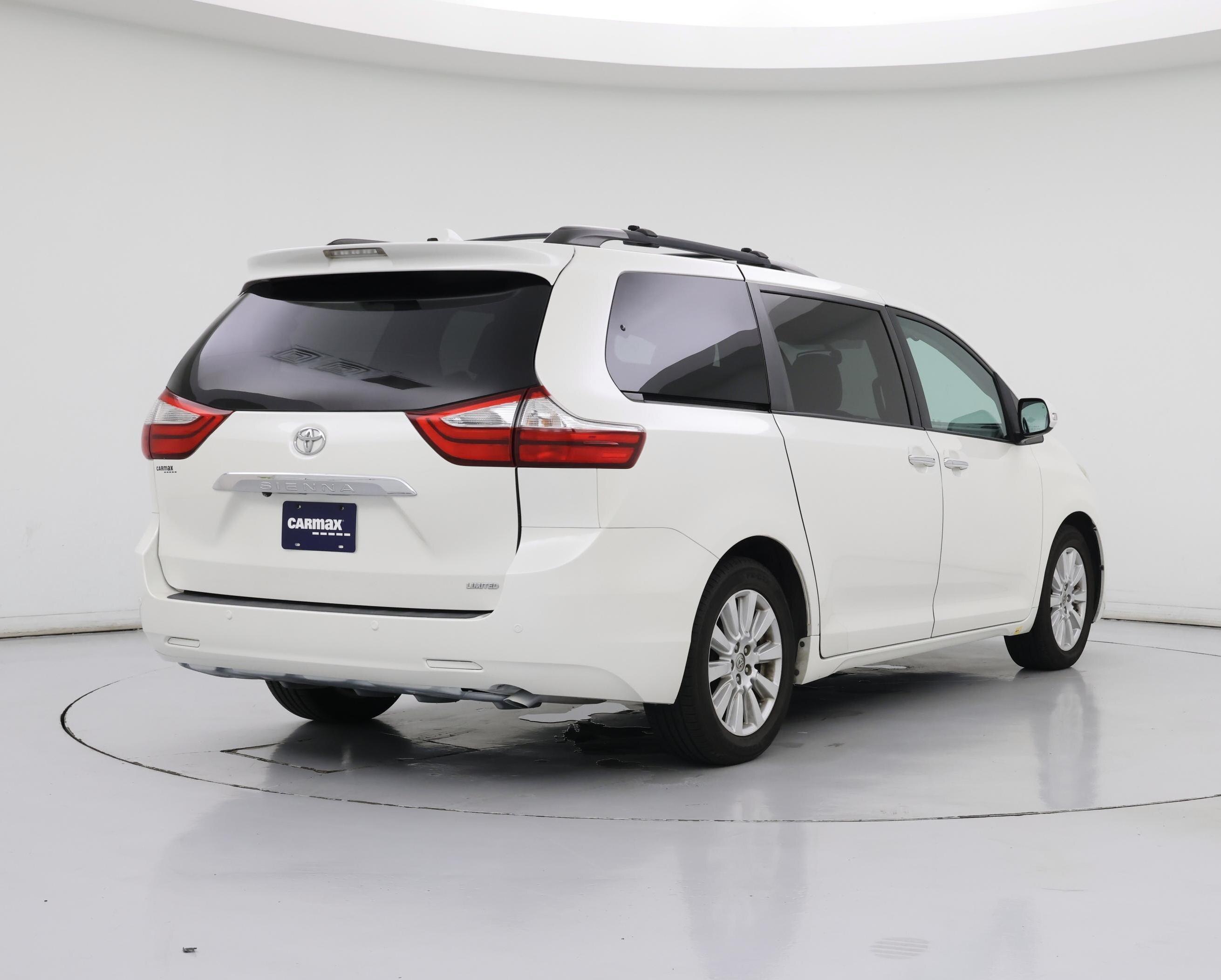 Thumbnail: 2017 Toyota Sienna - 8
