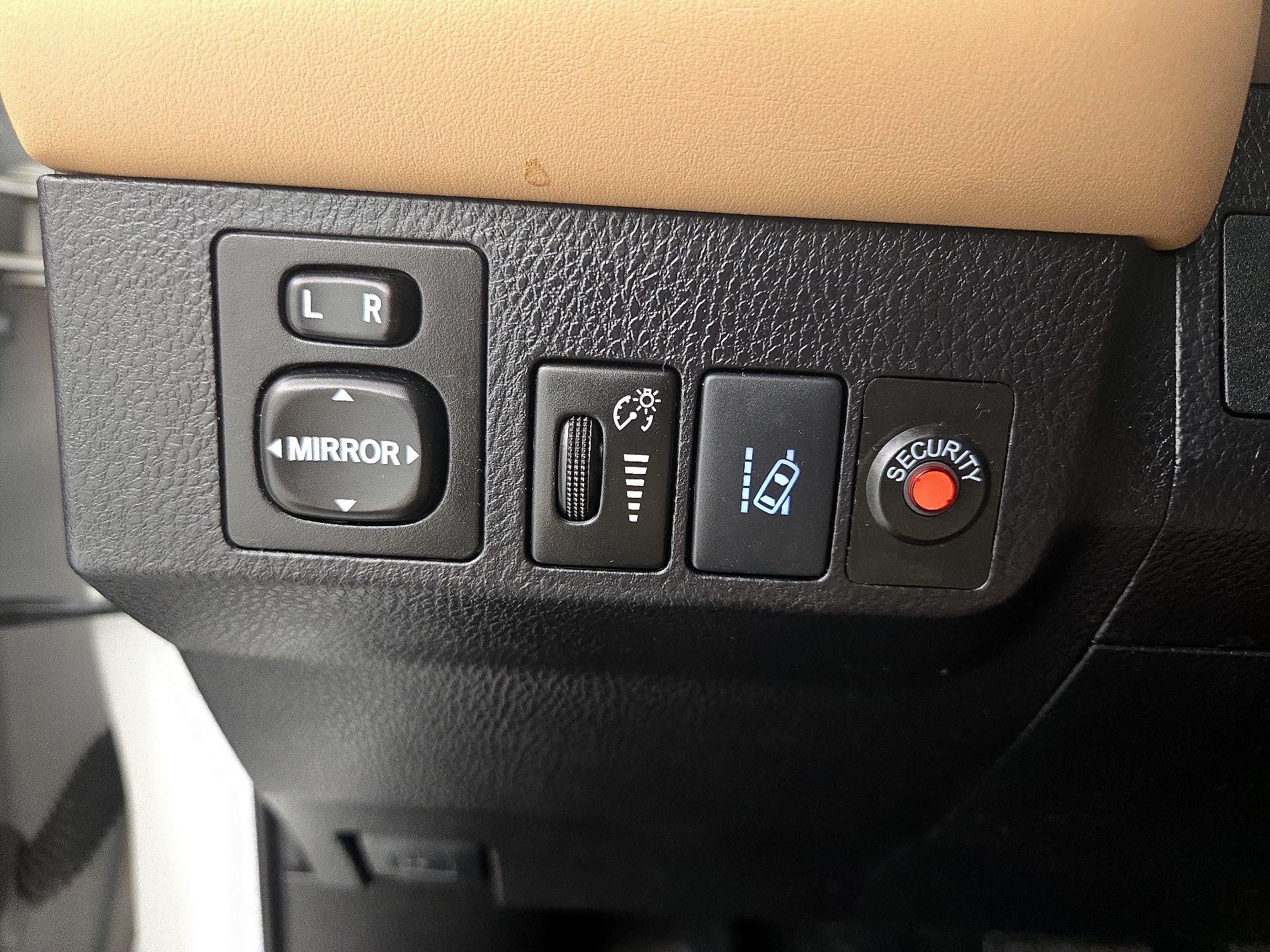 Thumbnail: 2018 Toyota RAV4 - 13